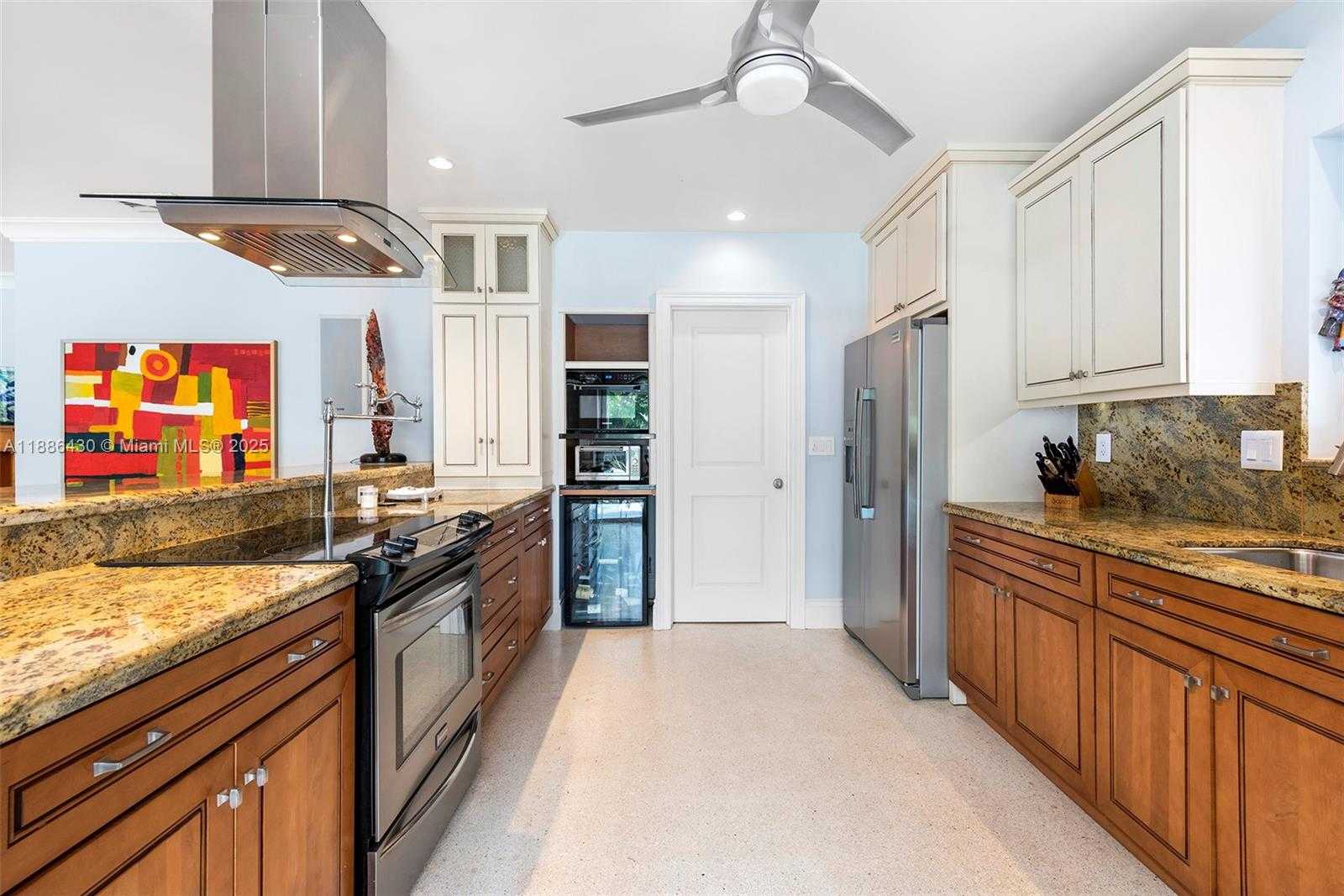 Small Image of 454 TAMARIND DR, Hallandale Beach Number 14