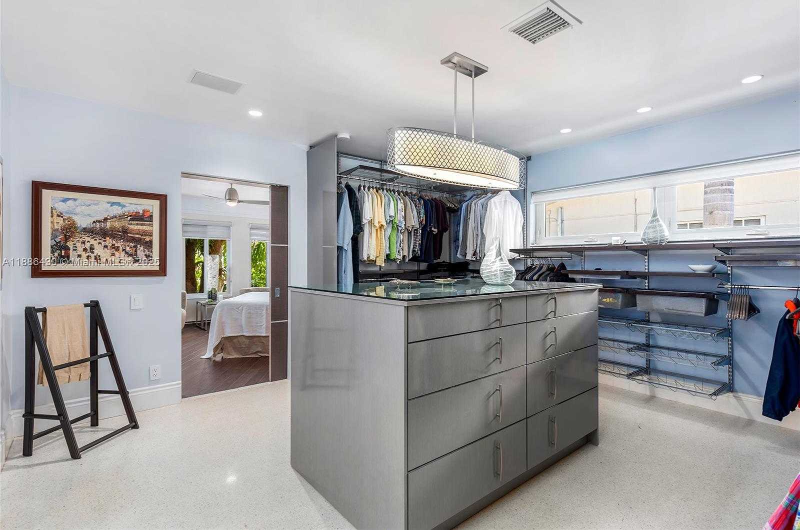 Small Image of 454 TAMARIND DR, Hallandale Beach Number 16