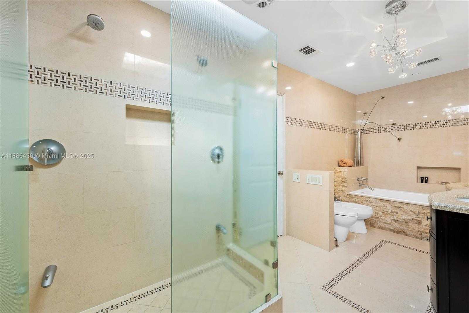 Small Image of 454 TAMARIND DR, Hallandale Beach Number 17