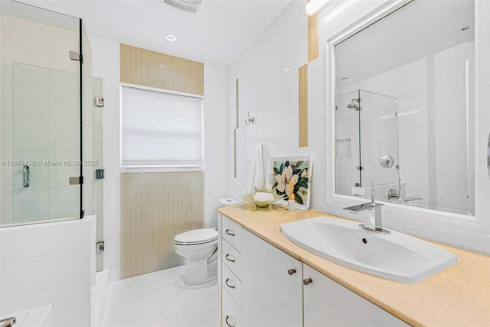 Small Image of 454 TAMARIND DR, Hallandale Beach Number 23