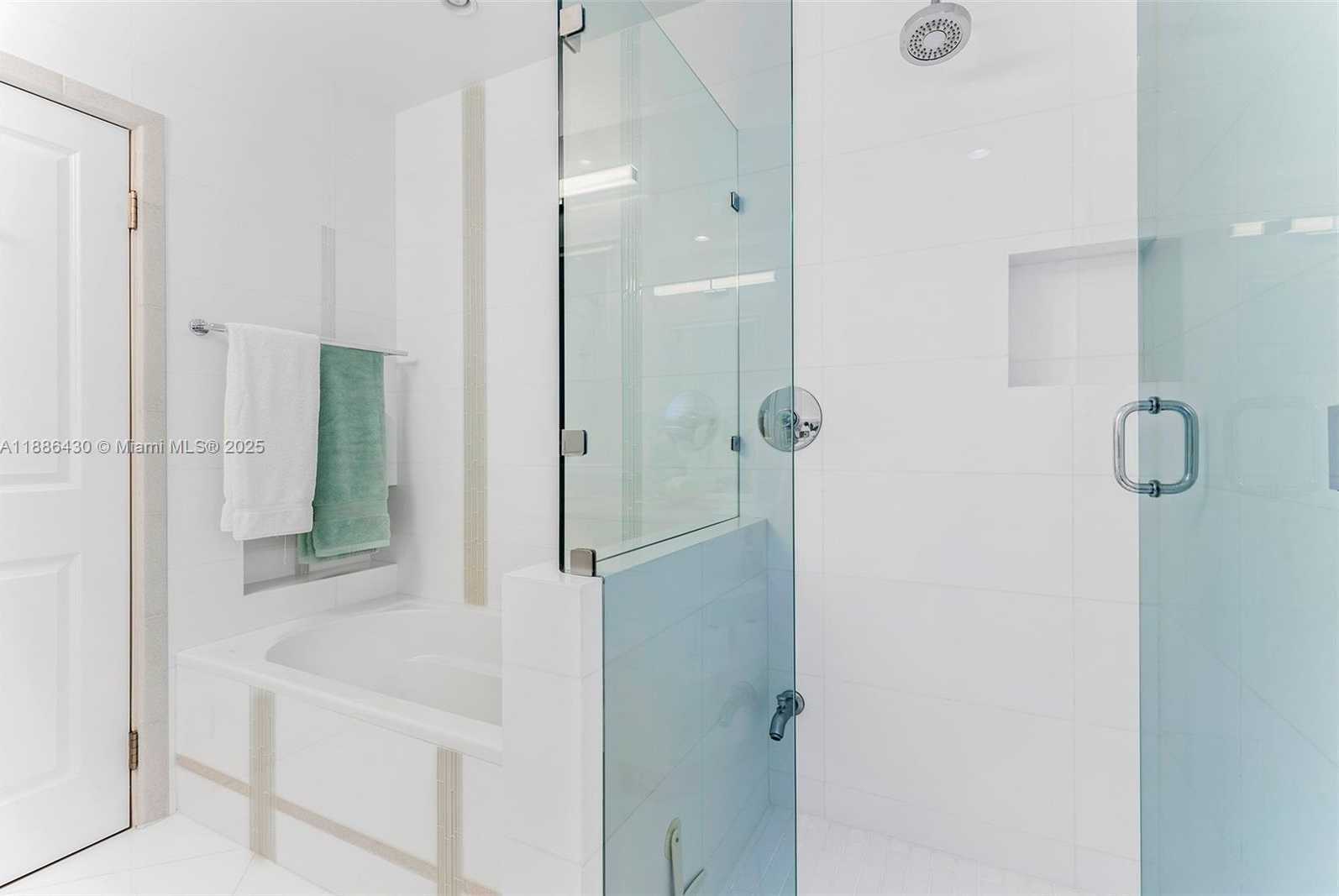Small Image of 454 TAMARIND DR, Hallandale Beach Number 24