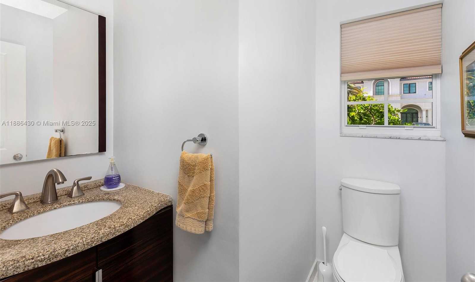 Small Image of 454 TAMARIND DR, Hallandale Beach Number 25