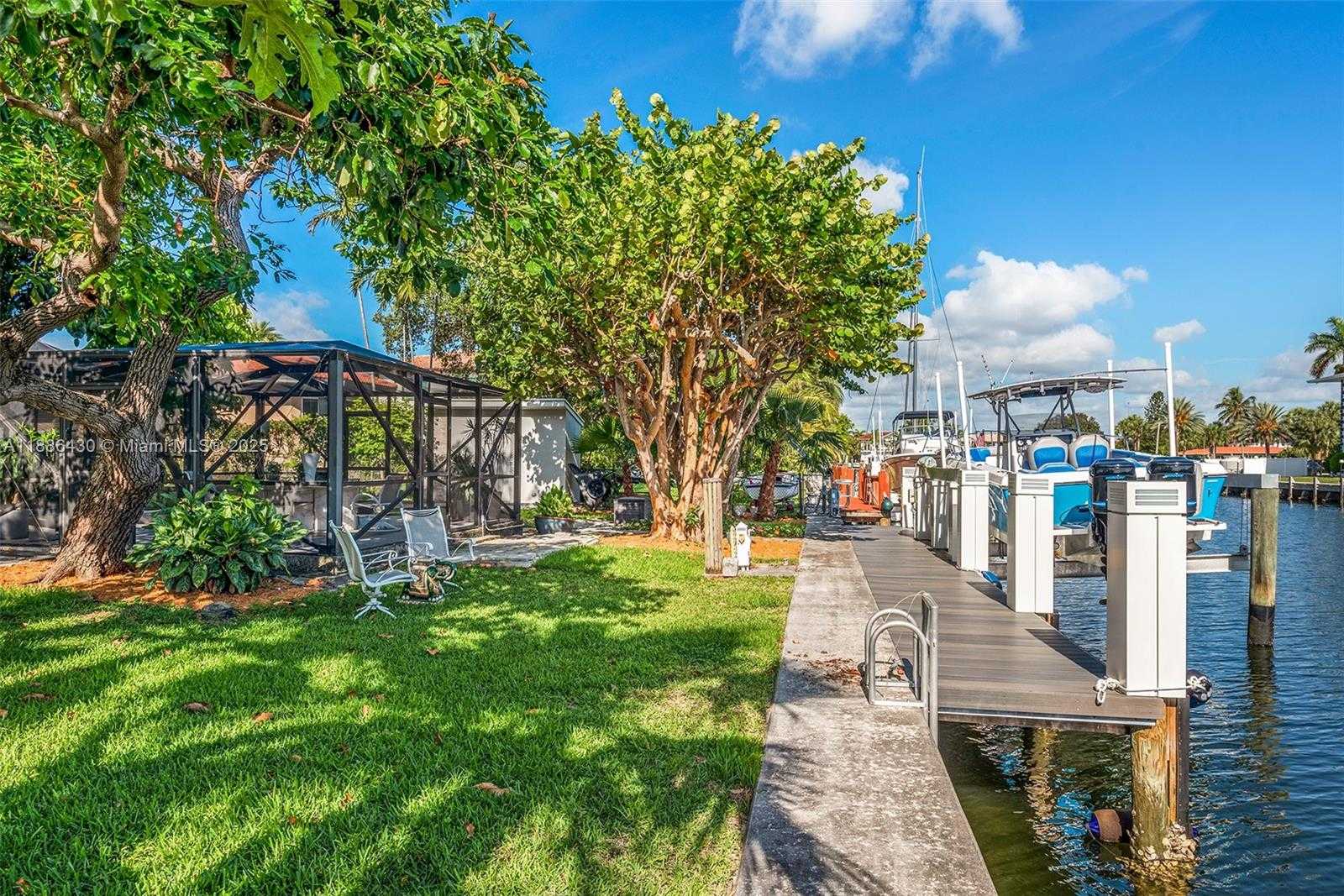 Small Image of 454 TAMARIND DR, Hallandale Beach Number 26