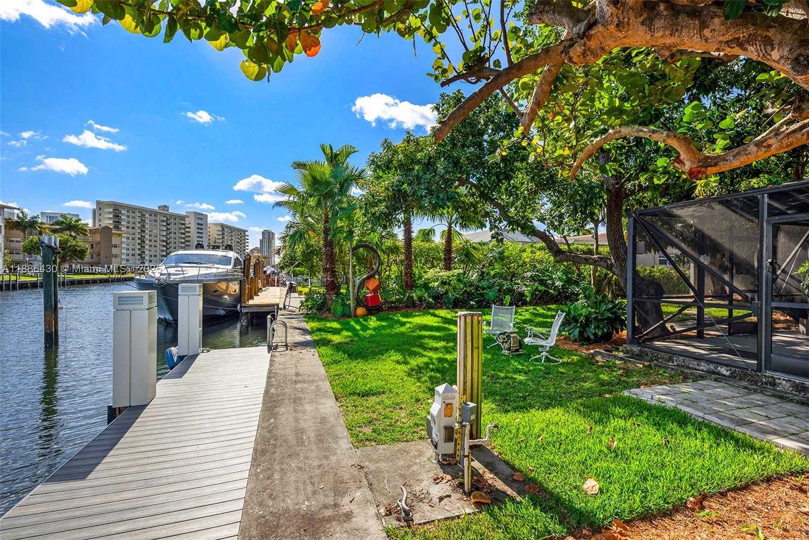 Small Image of 454 TAMARIND DR, Hallandale Beach Number 27