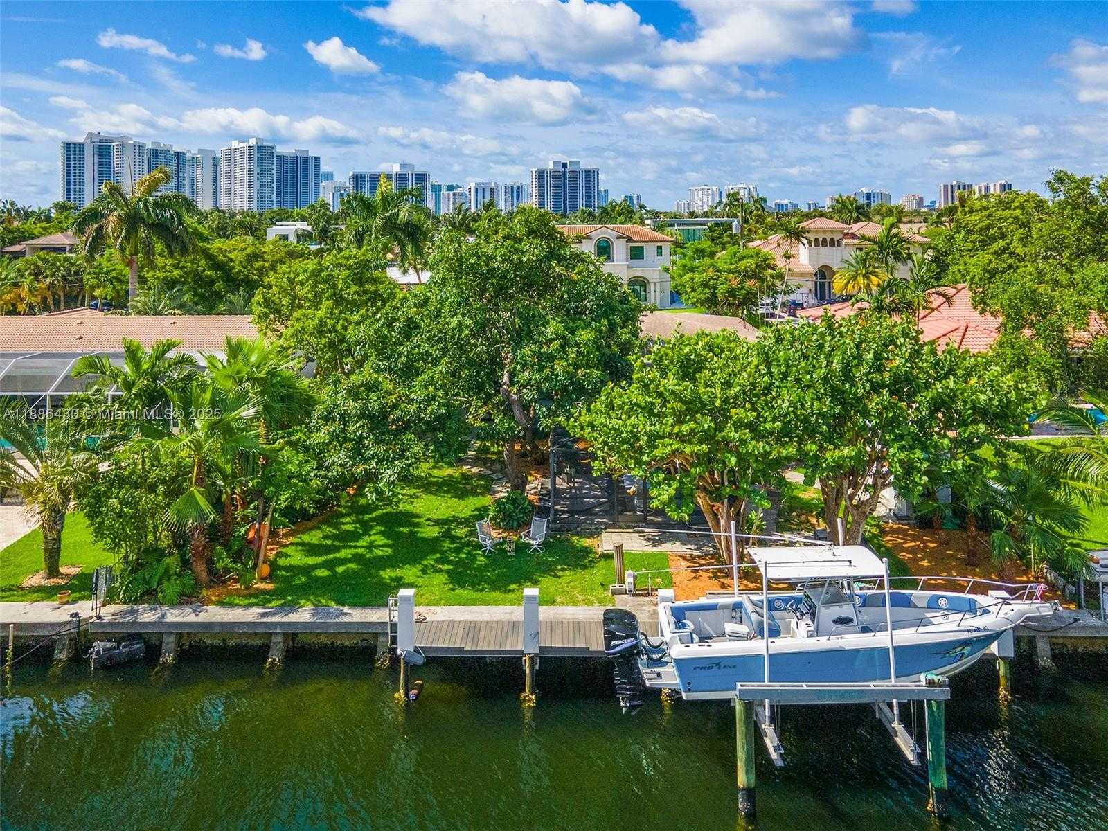 Small Image of 454 TAMARIND DR, Hallandale Beach Number 3