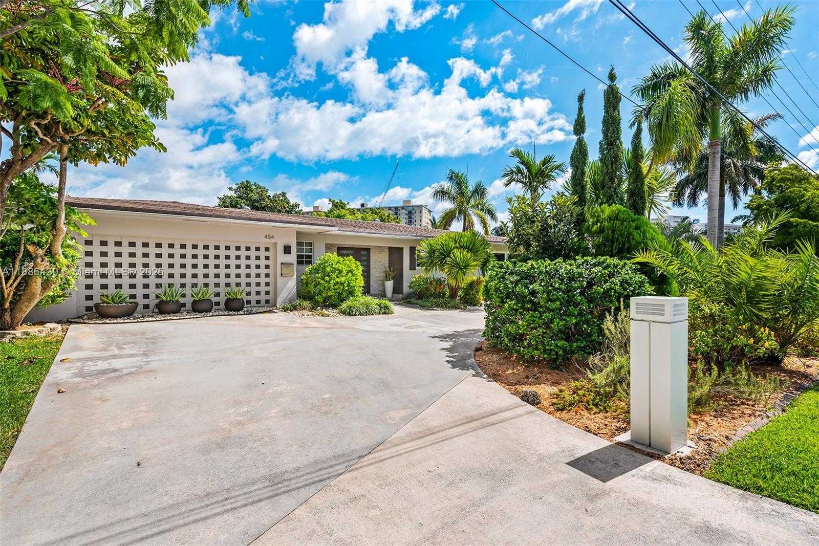 Small Image of 454 TAMARIND DR, Hallandale Beach Number 4