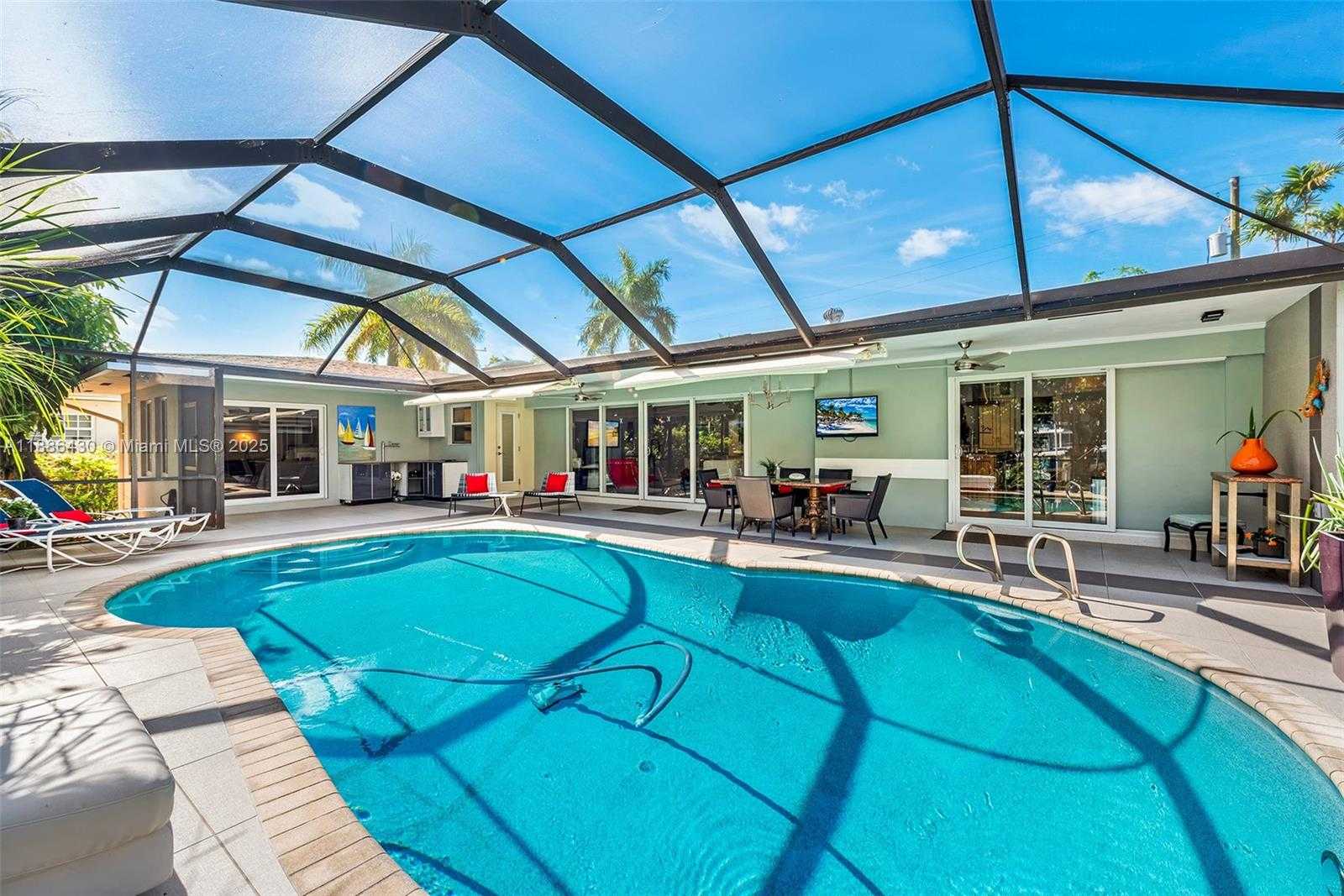Small Image of 454 TAMARIND DR, Hallandale Beach Number 5