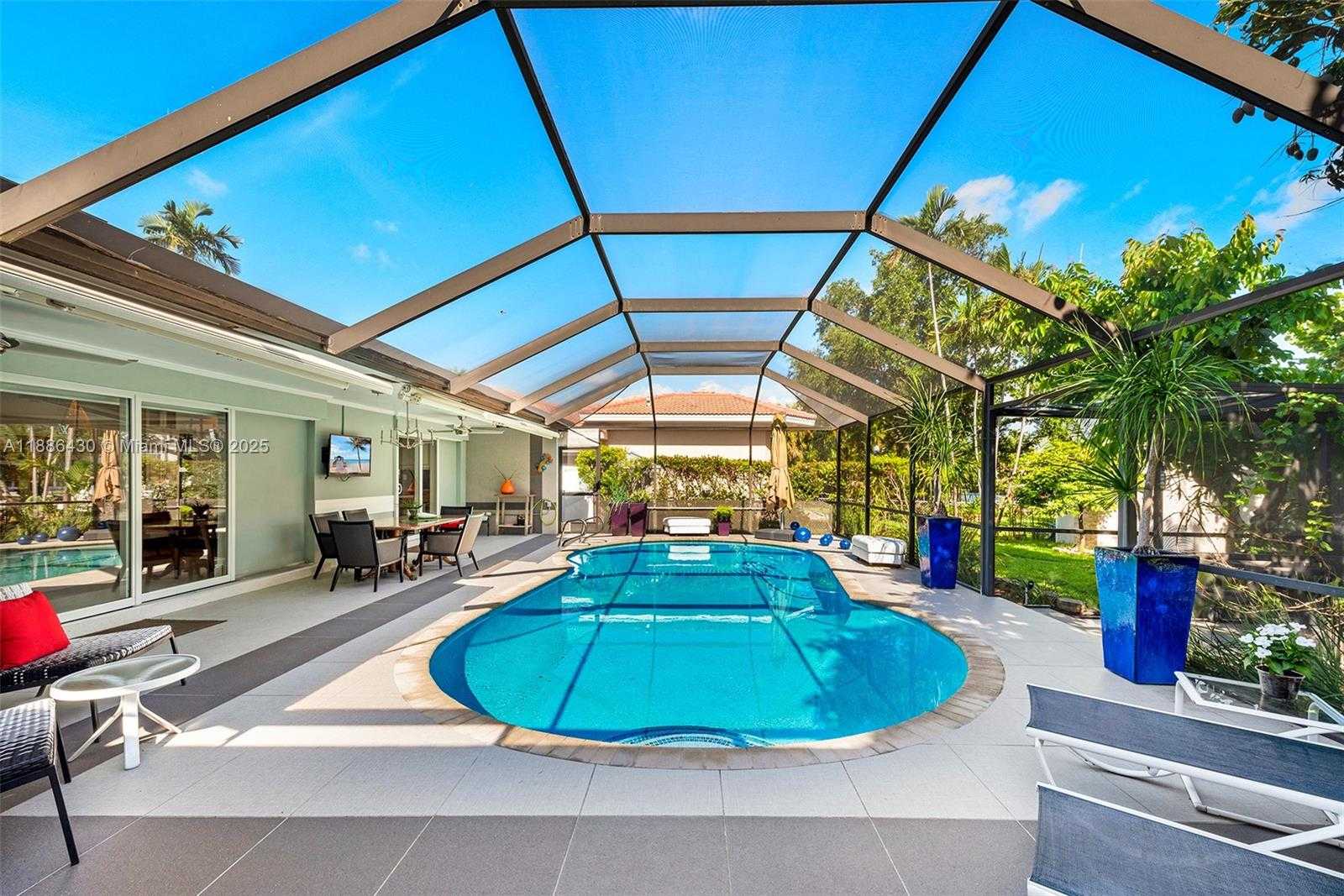 Small Image of 454 TAMARIND DR, Hallandale Beach Number 7