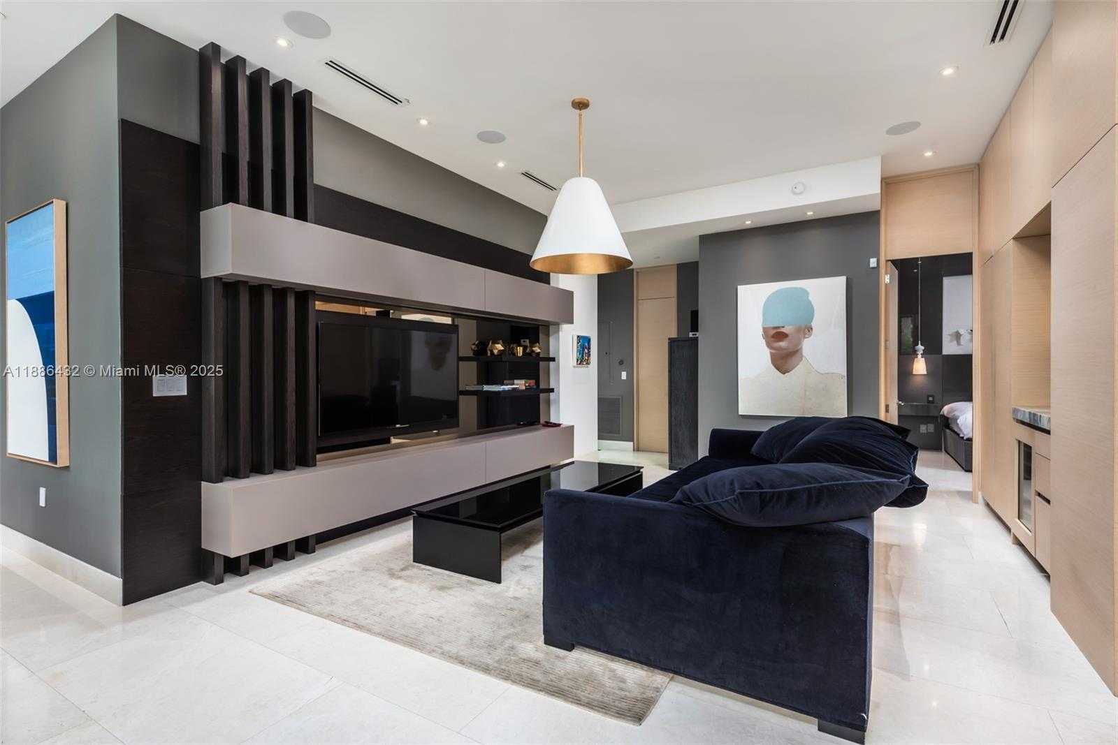 Small Image of 4675 NORTH EAST 2ND AVE, Miami Number 13