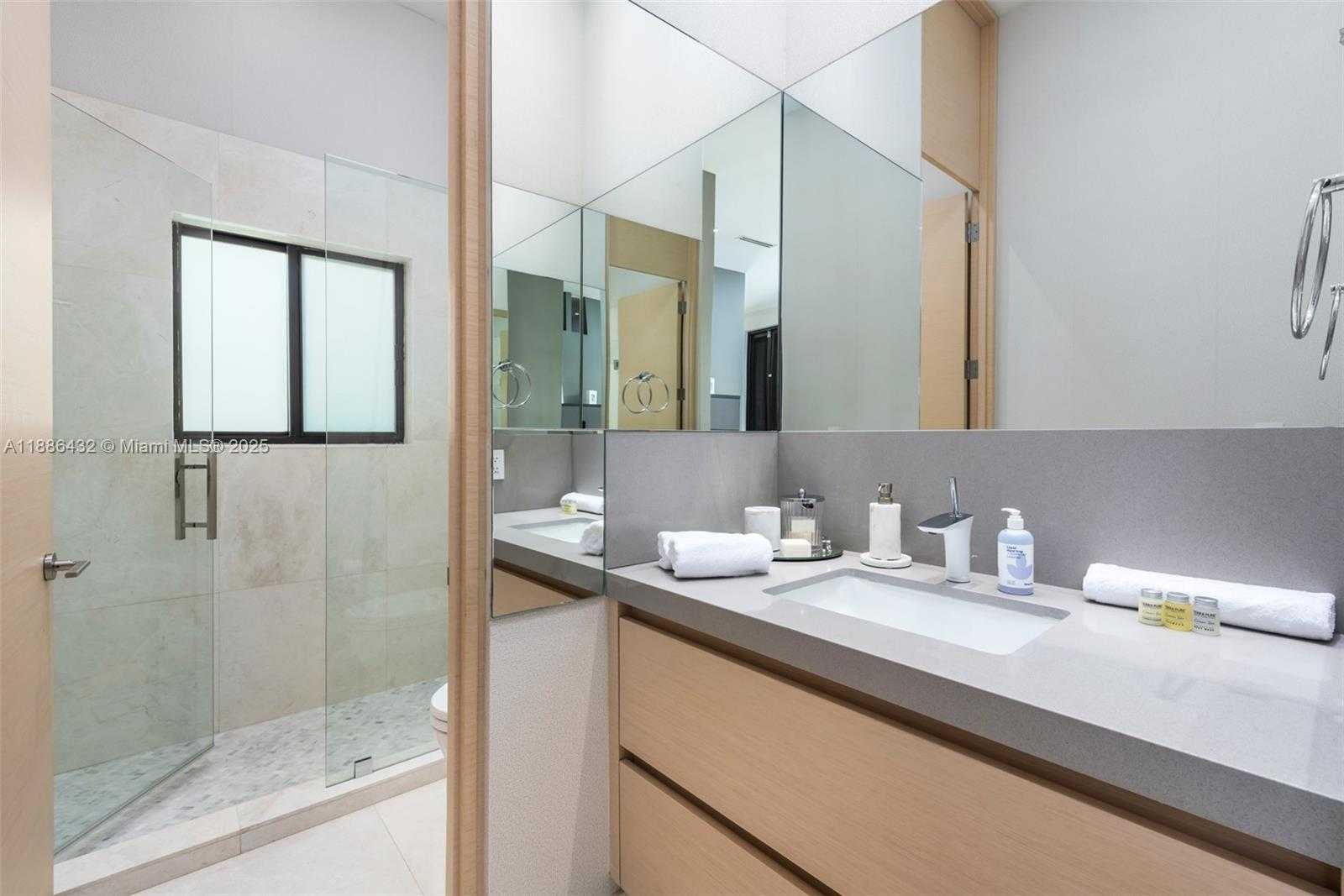 Small Image of 4675 NORTH EAST 2ND AVE, Miami Number 30