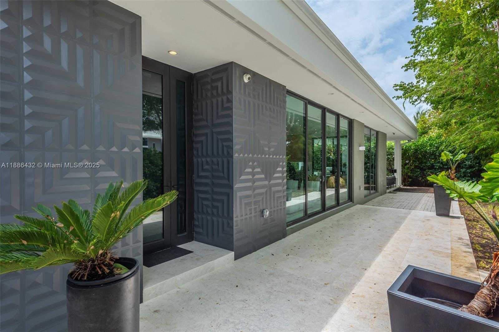 Small Image of 4675 NORTH EAST 2ND AVE, Miami Number 5