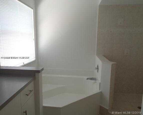 Small Image of 3013 WOODLANDS DR #3013, Margate Number 14