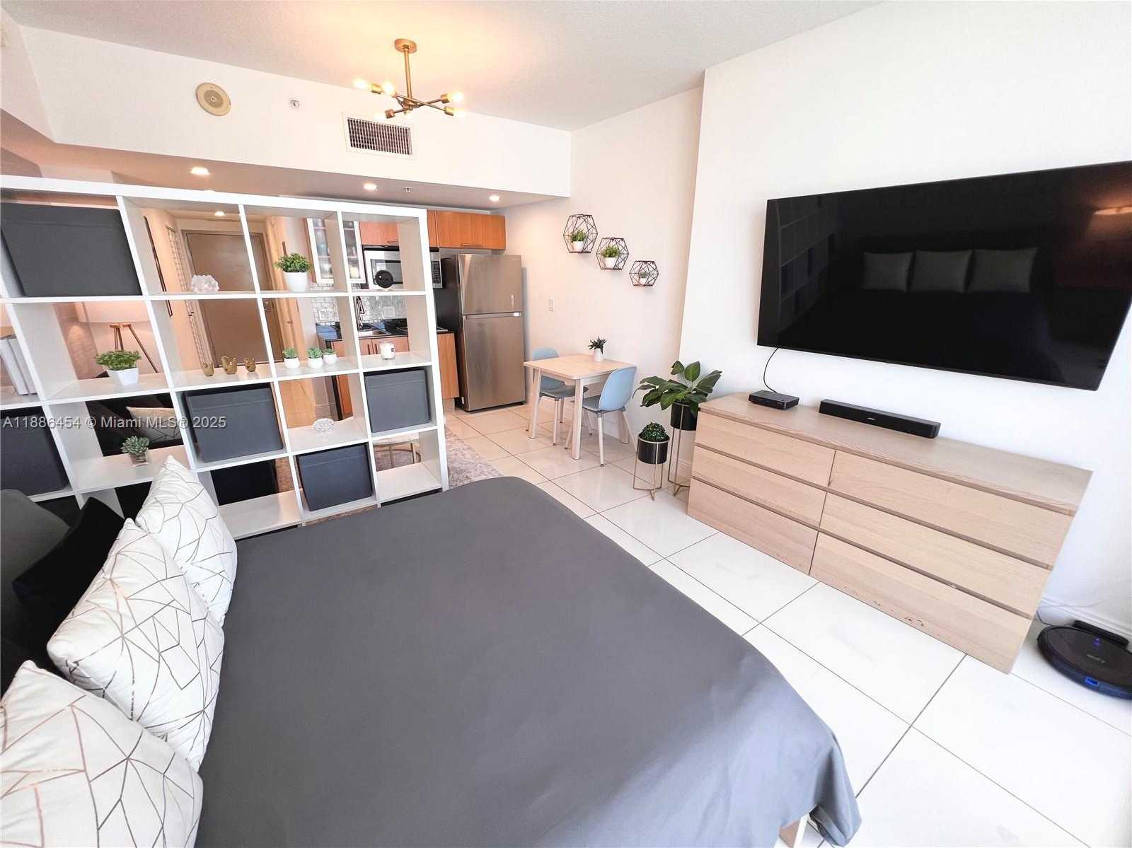 Small Image of 1750 NORTH BAYSHORE DR #1218, Miami Number 2