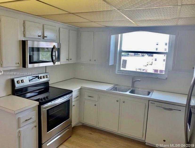 Small Image of 9501 EAST BAY HARBOR DR #5B, Bay Harbor Islands Number 11