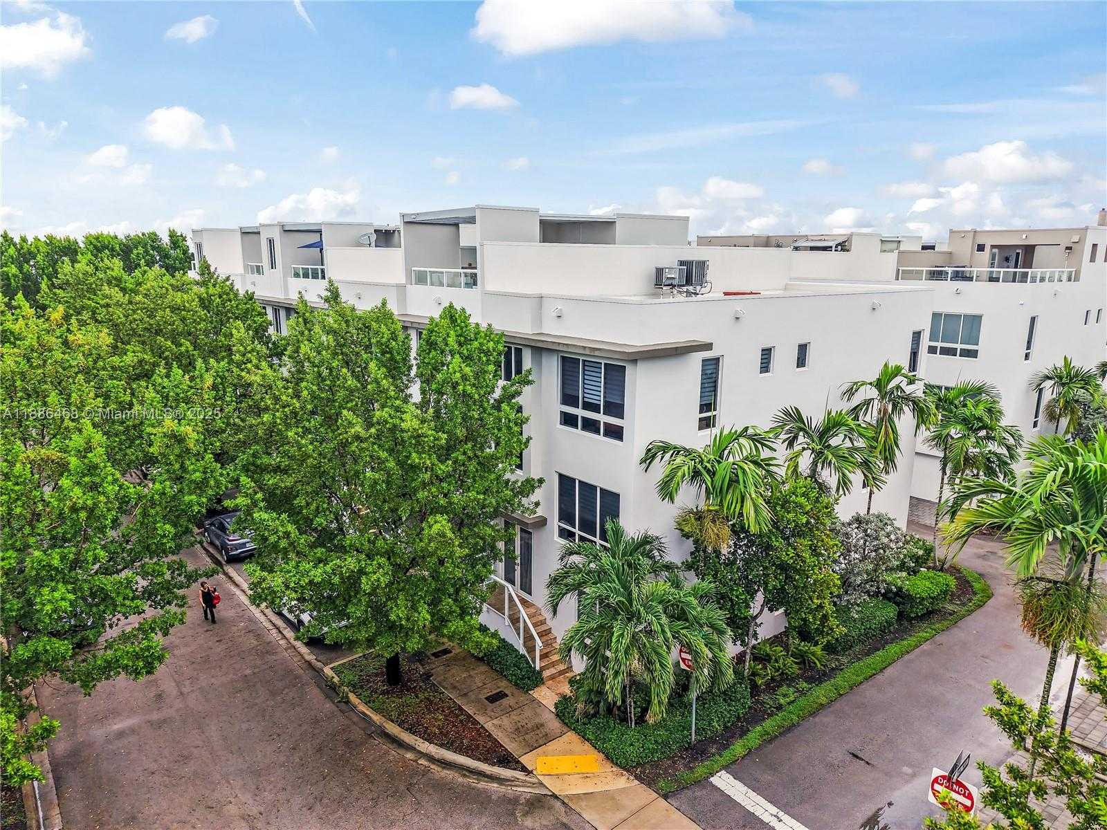 Small Image of 6611 NORTH WEST 105TH PL #6611, Doral Number 2