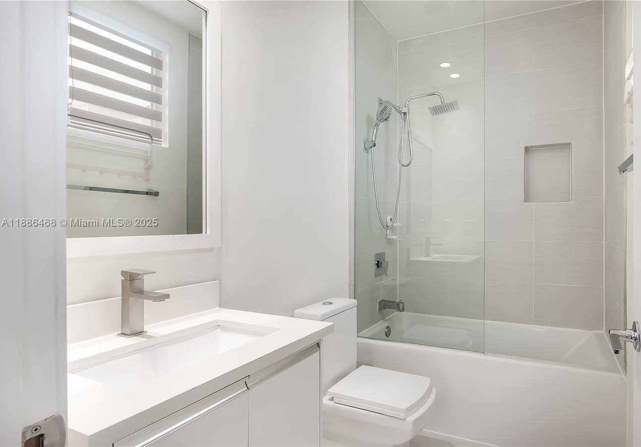 Small Image of 6611 NORTH WEST 105TH PL #6611, Doral Number 25