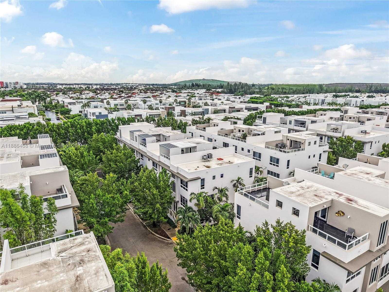 Small Image of 6611 NORTH WEST 105TH PL #6611, Doral Number 3