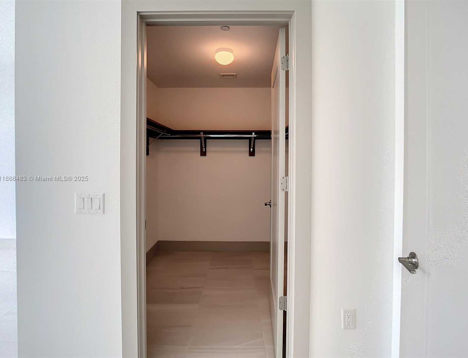 Small Image of 340 SOUTH EAST 3RD ST #3502, Miami Number 25