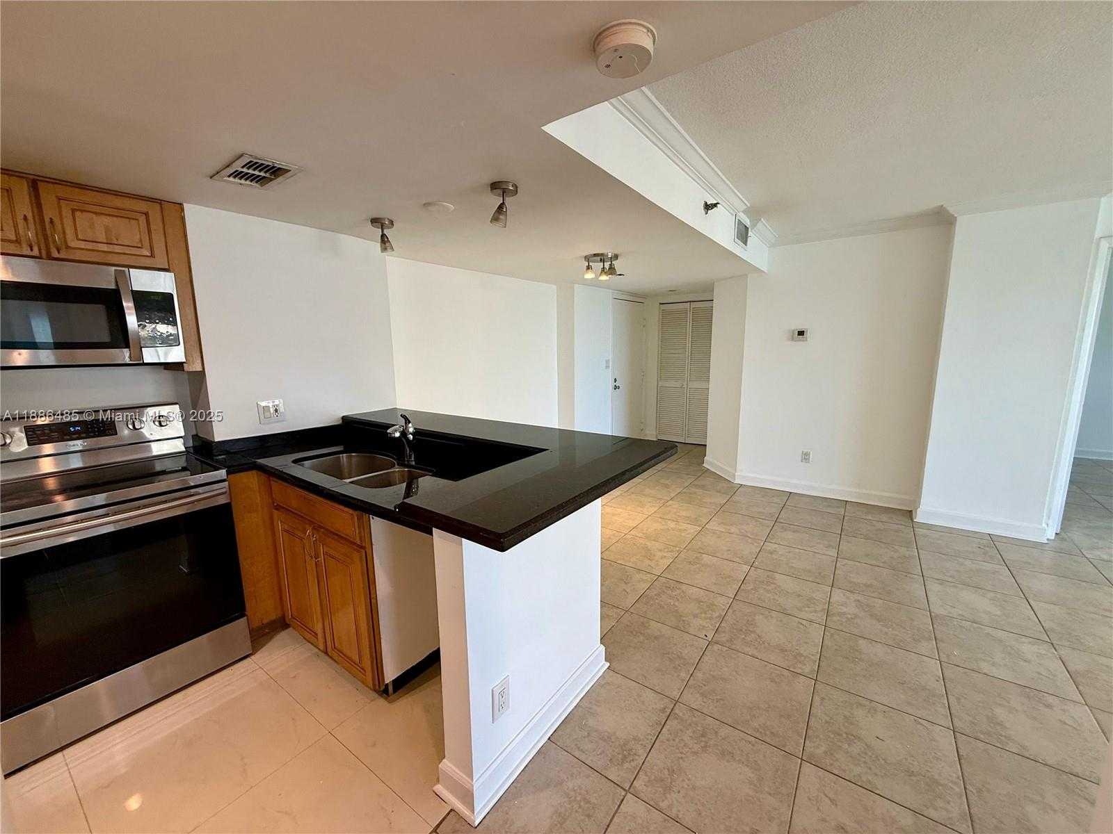 Small Image of 770 CLAUGHTON ISLAND DR #2113, Miami Number 5