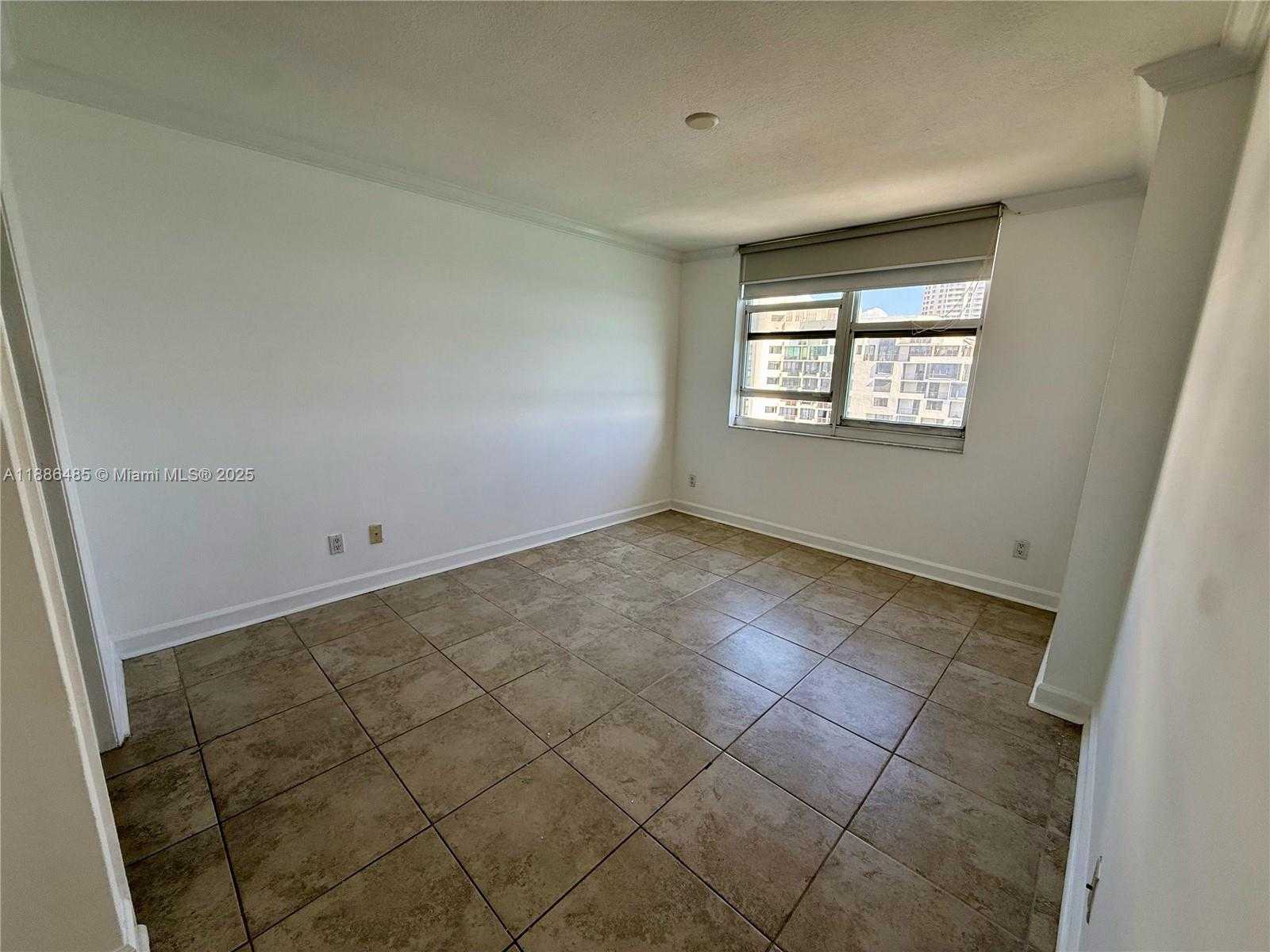 Small Image of 770 CLAUGHTON ISLAND DR #2113, Miami Number 7
