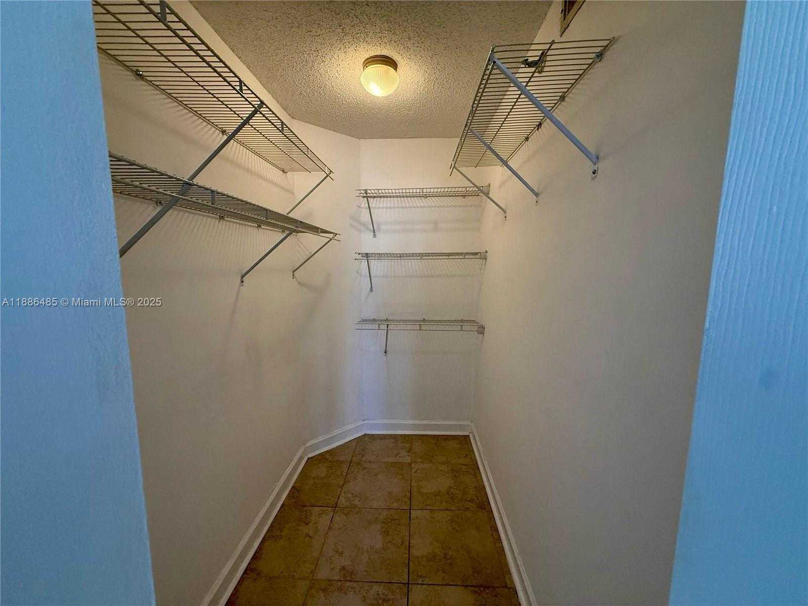 Small Image of 770 CLAUGHTON ISLAND DR #2113, Miami Number 8