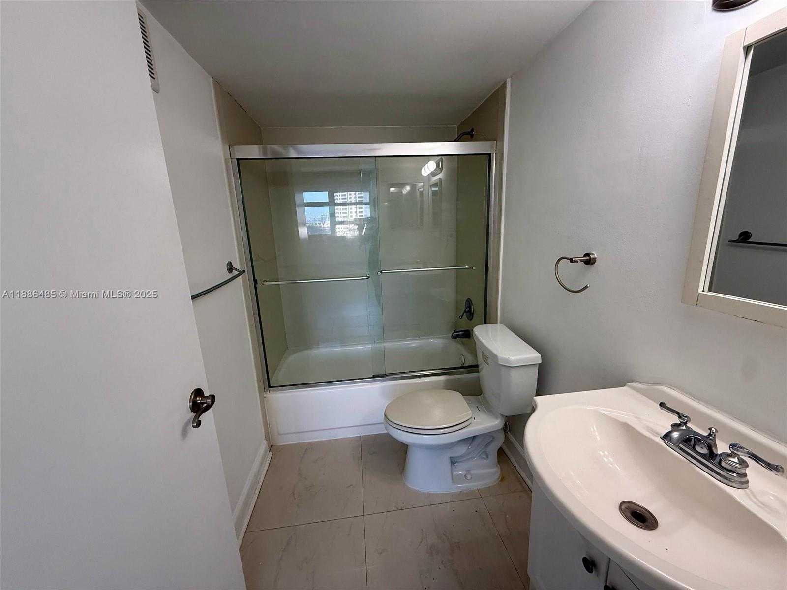 Small Image of 770 CLAUGHTON ISLAND DR #2113, Miami Number 9