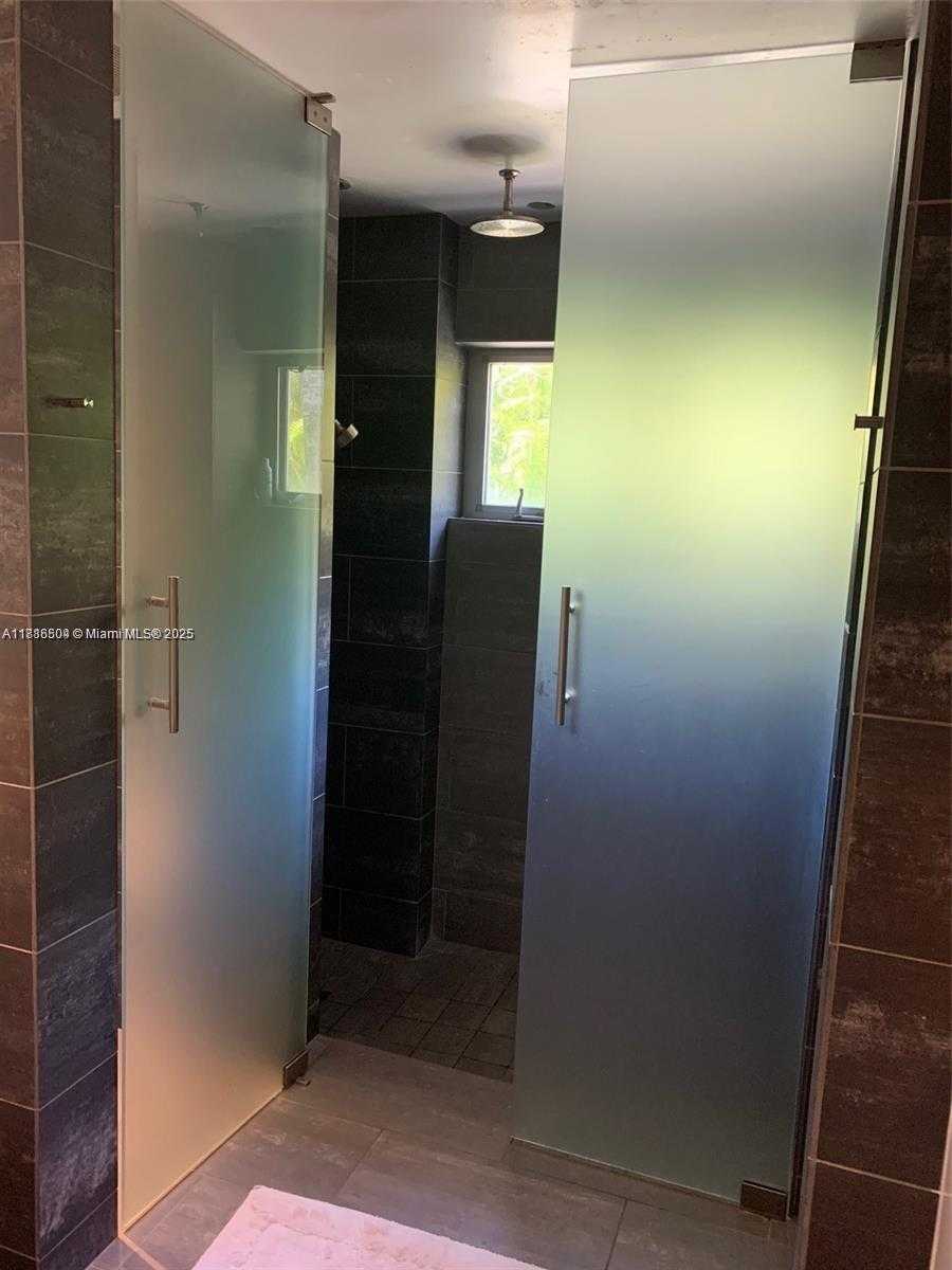 Small Image of 811 NORTH EAST 71ST ST, Miami Number 12