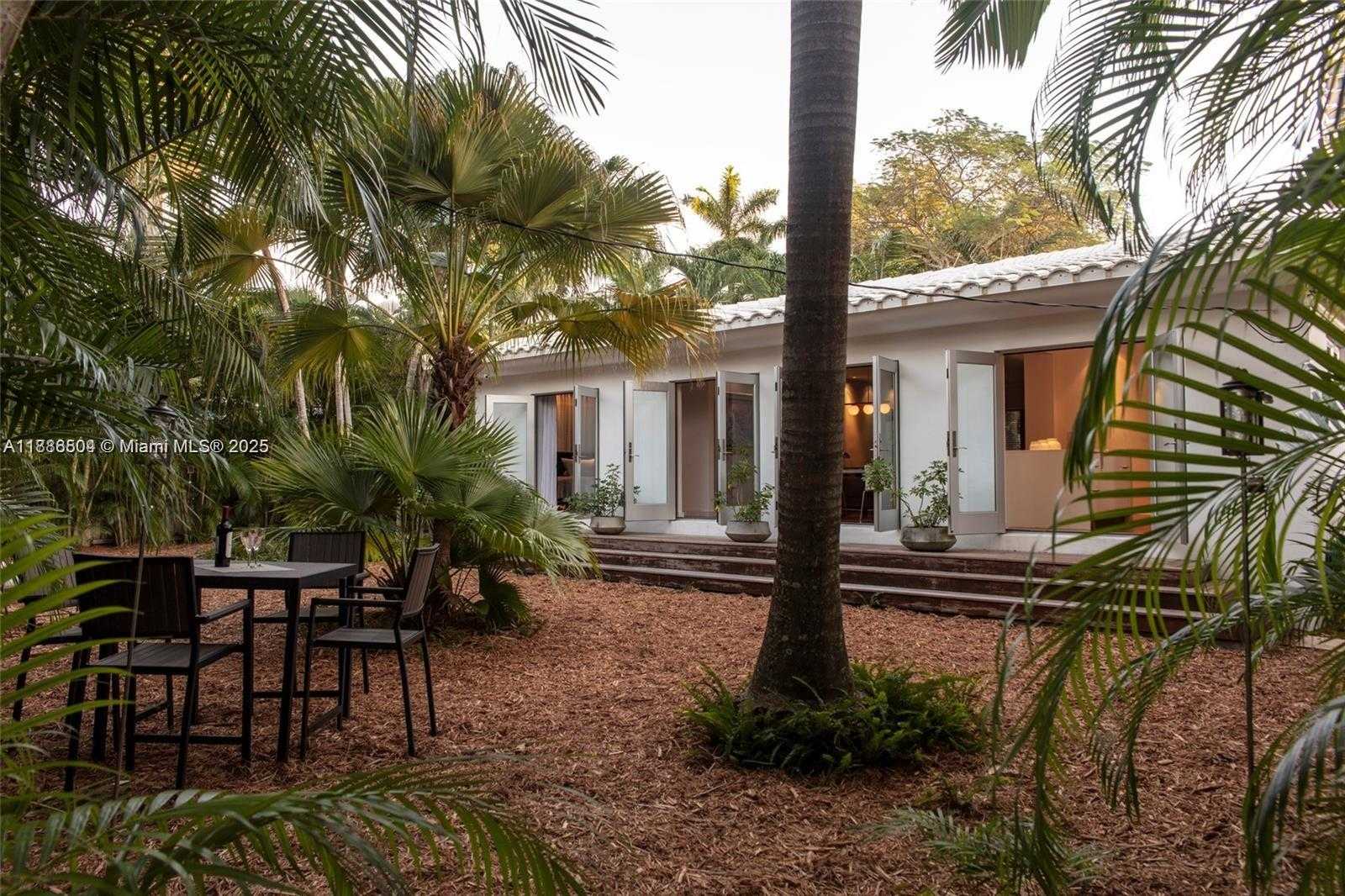Small Image of 811 NORTH EAST 71ST ST, Miami Number 2