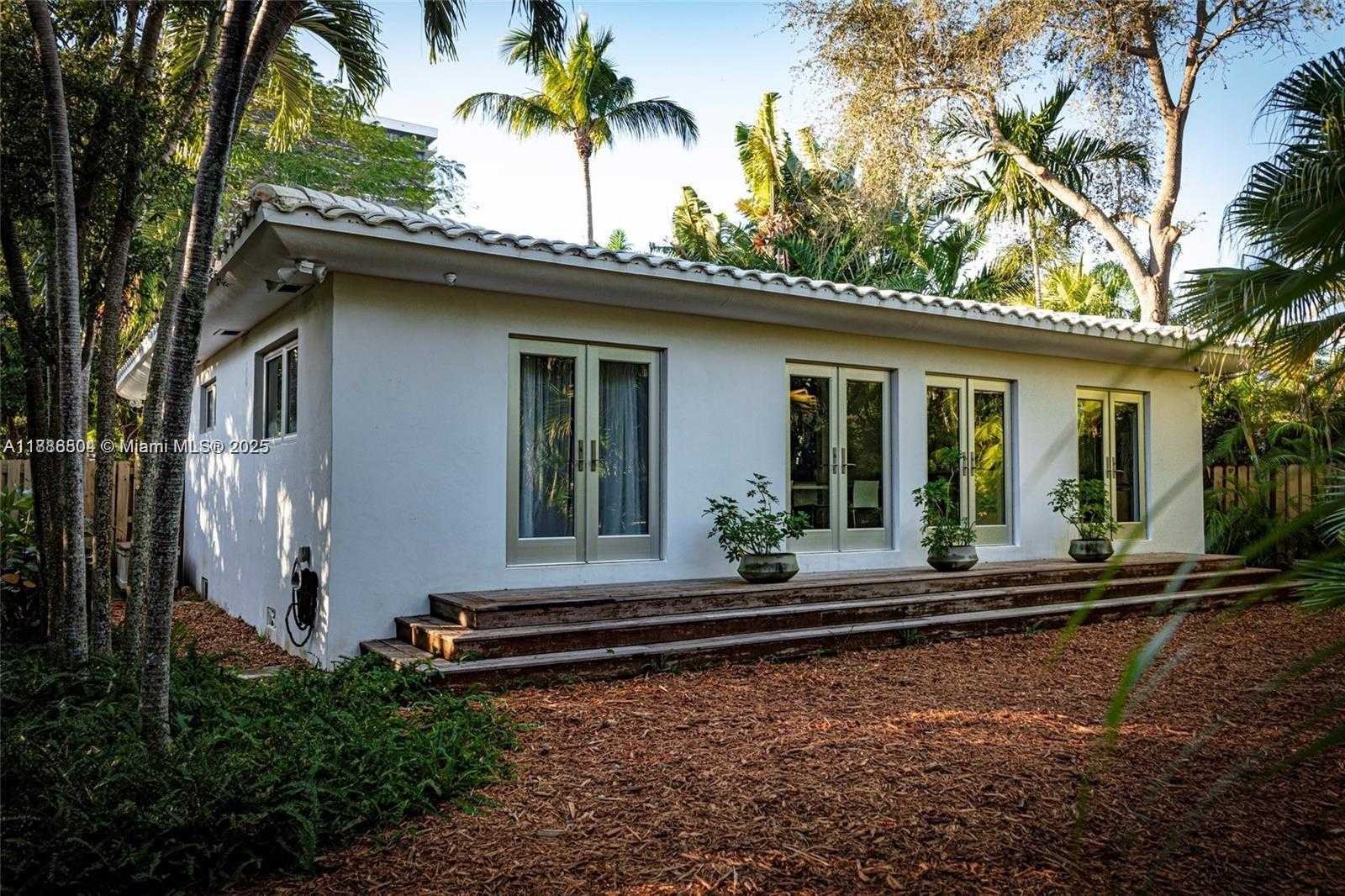 Small Image of 811 NORTH EAST 71ST ST, Miami Number 3