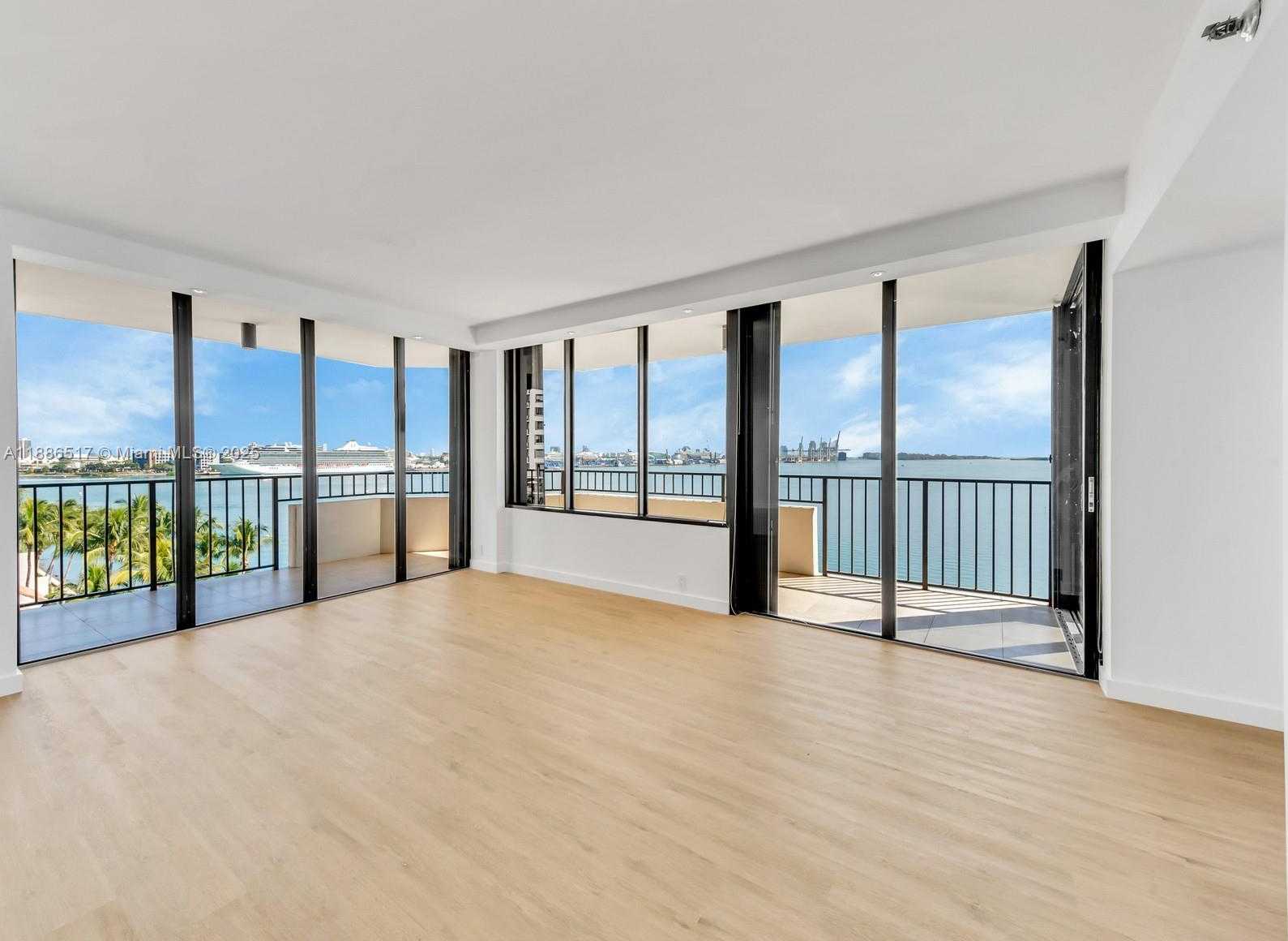 Small Image of 520 BRICKELL KEY DR #A806, Miami Number 4