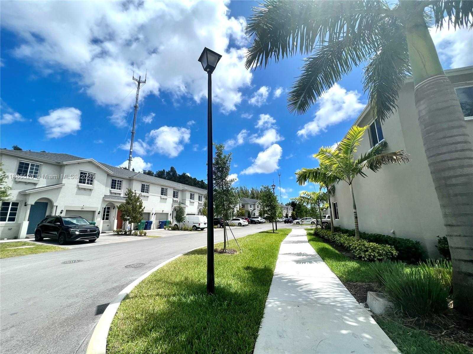 Small Image of 20838 NORTH WEST 13TH AVE, Miami Gardens Number 18