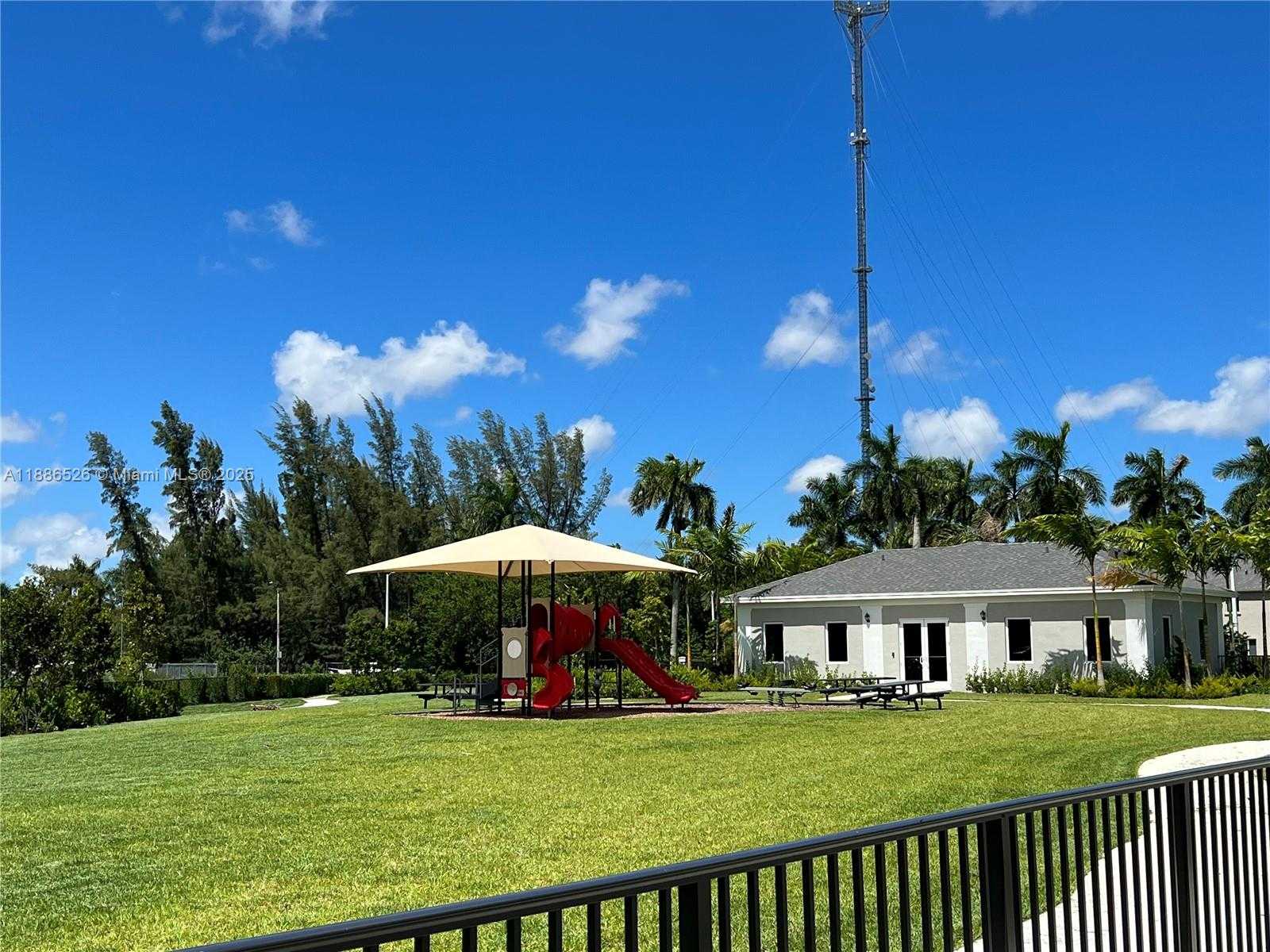 Small Image of 20838 NORTH WEST 13TH AVE, Miami Gardens Number 26