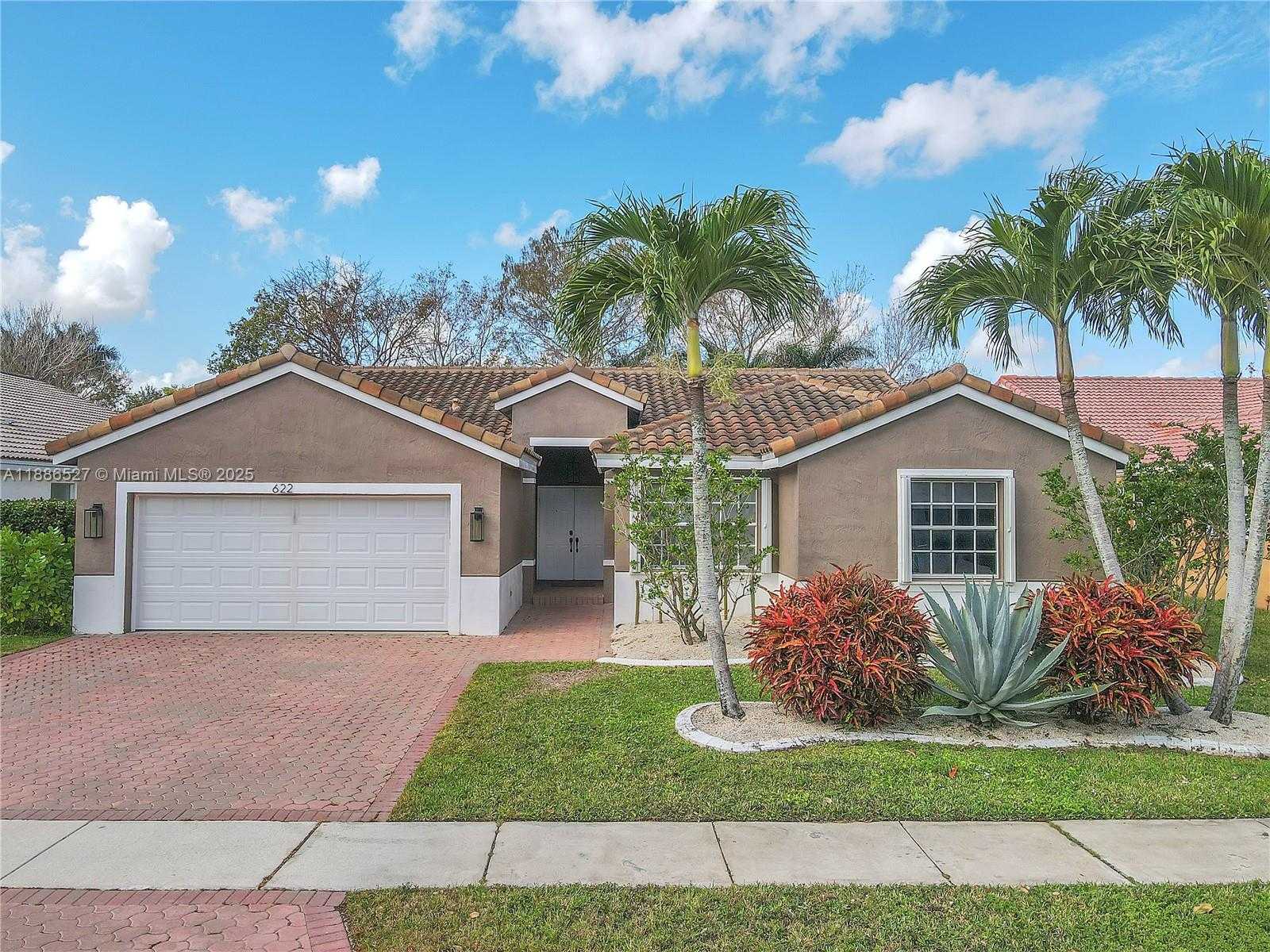 Small Image of 622 SOUTH WEST 200TH TER, Pembroke Pines Number 2