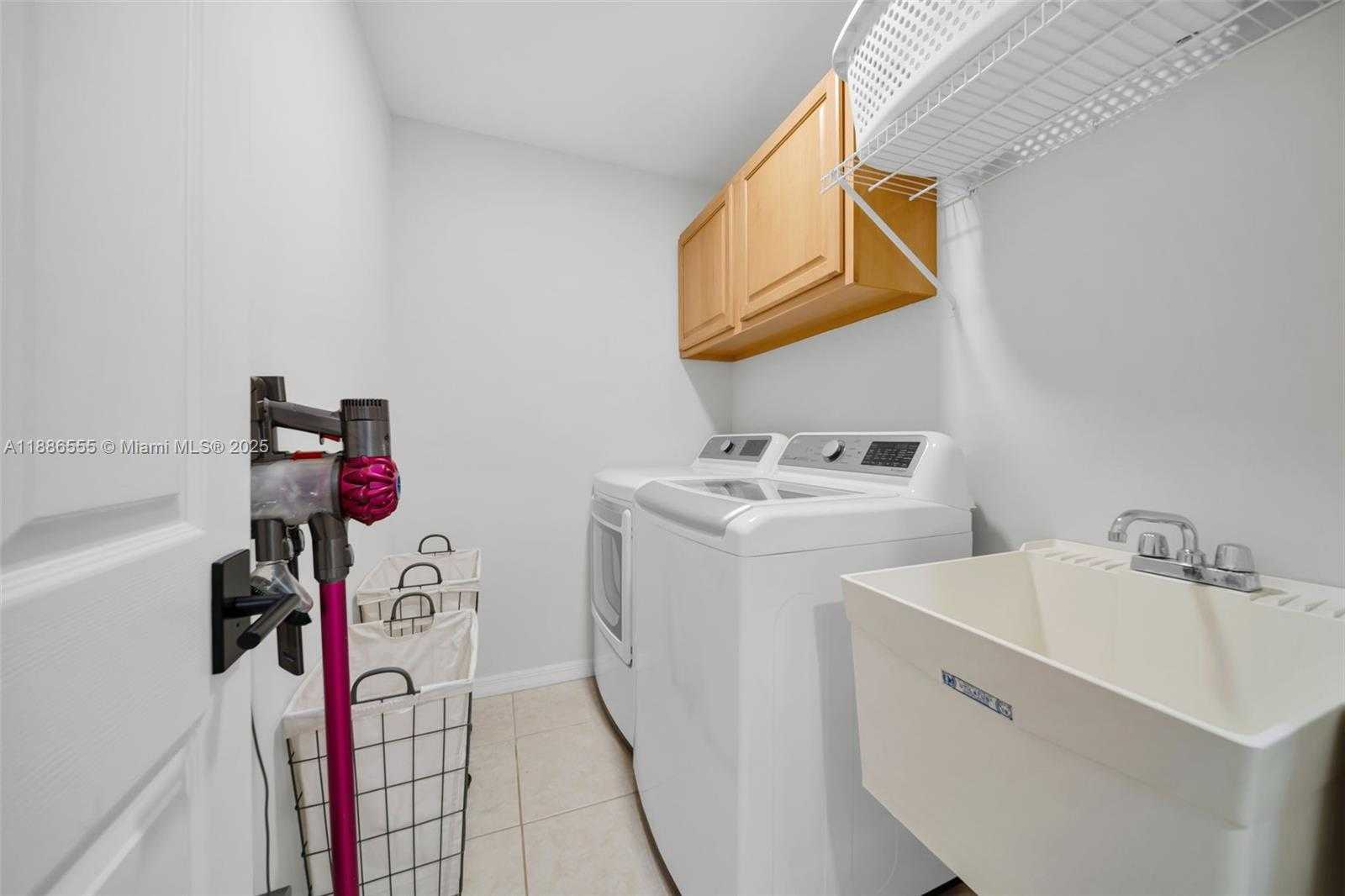 Small Image of 8864 VENTURA WAY, Other City - In The State Of Florida Number 38