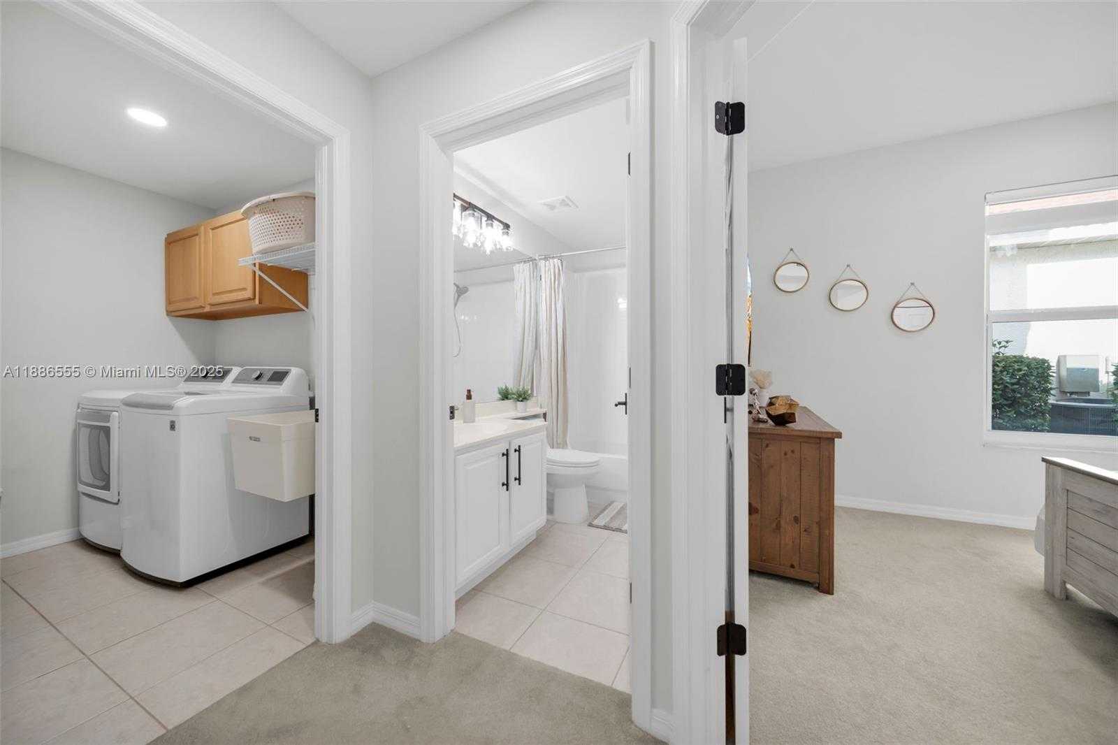 Small Image of 8864 VENTURA WAY, Other City - In The State Of Florida Number 39