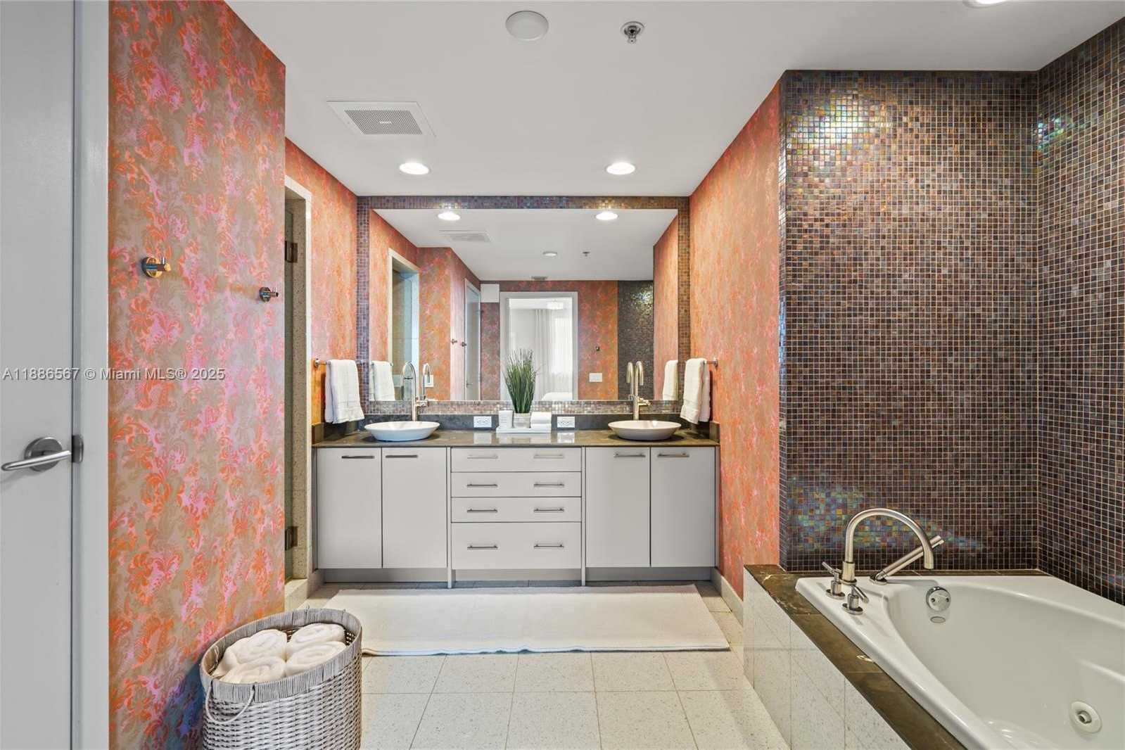 Small Image of 3801 COLLINS AVE #1601, Miami Beach Number 16