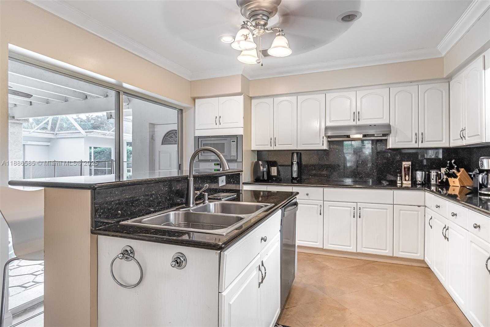 Small Image of 14644 SOUTH WEST 83RD CT, Palmetto Bay Number 13