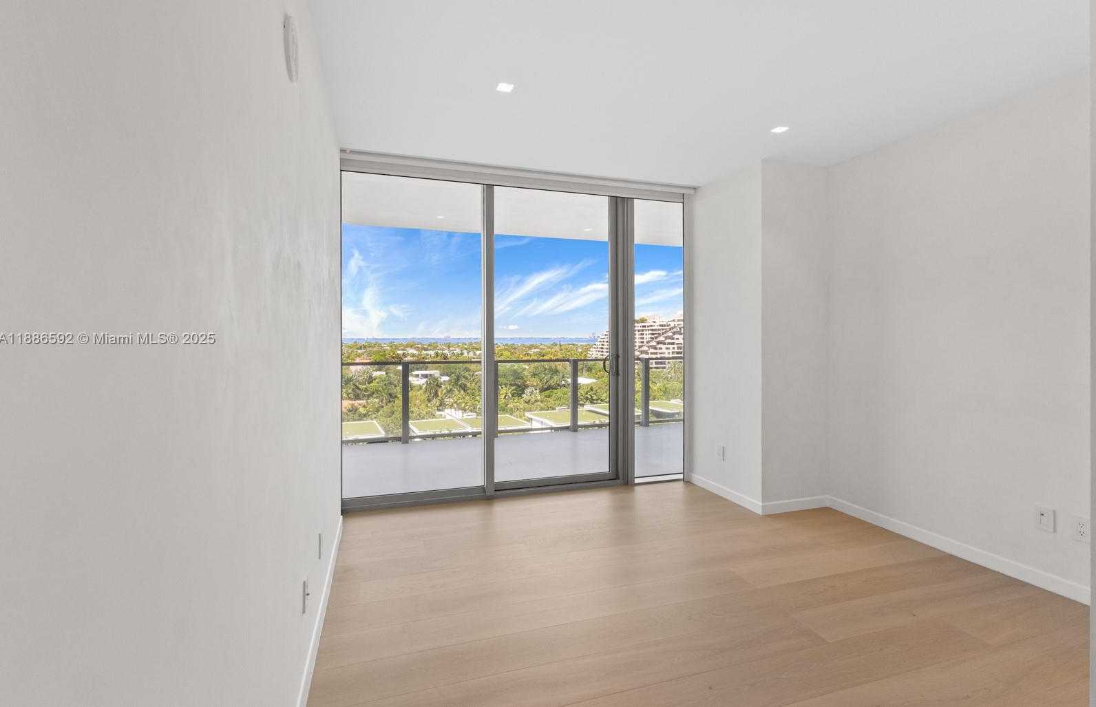 Small Image of 350 OCEAN DR #901N, Key Biscayne Number 24