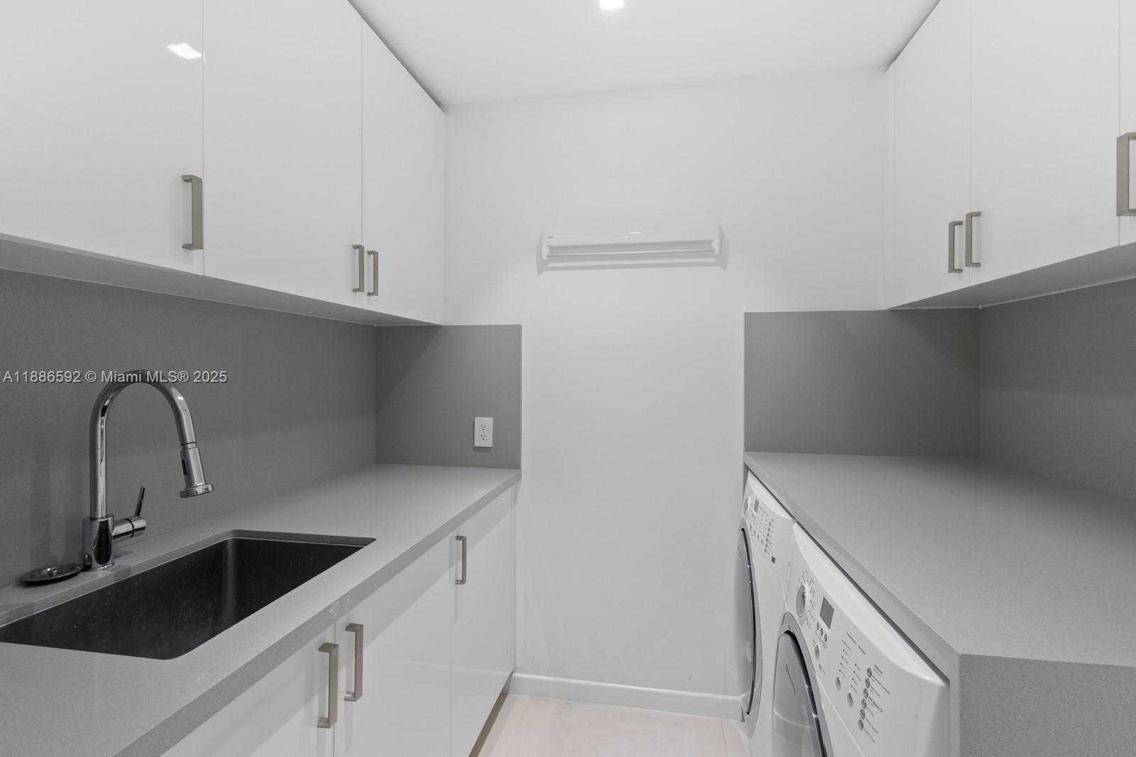 Small Image of 350 OCEAN DR #901N, Key Biscayne Number 28