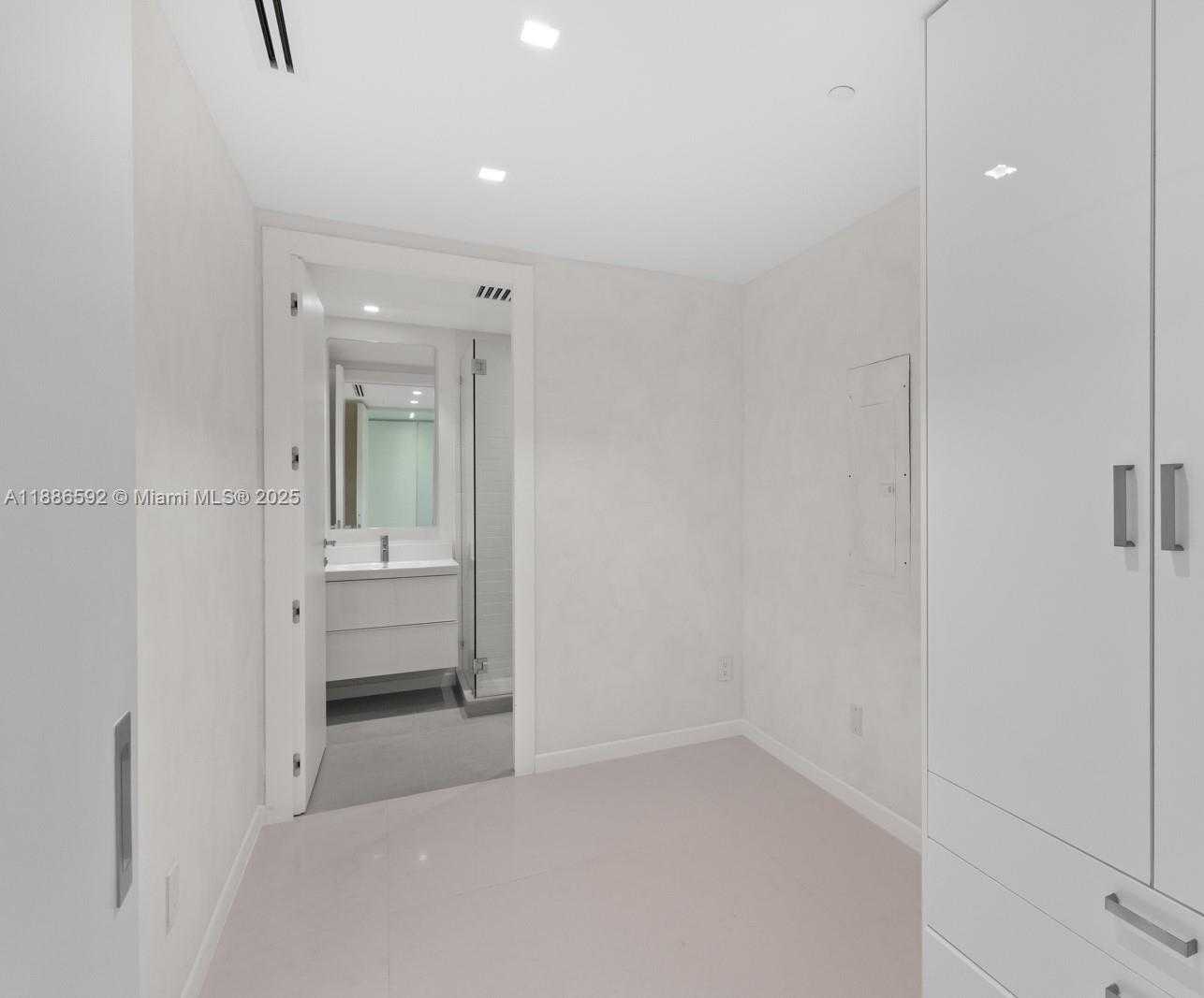 Small Image of 350 OCEAN DR #901N, Key Biscayne Number 29