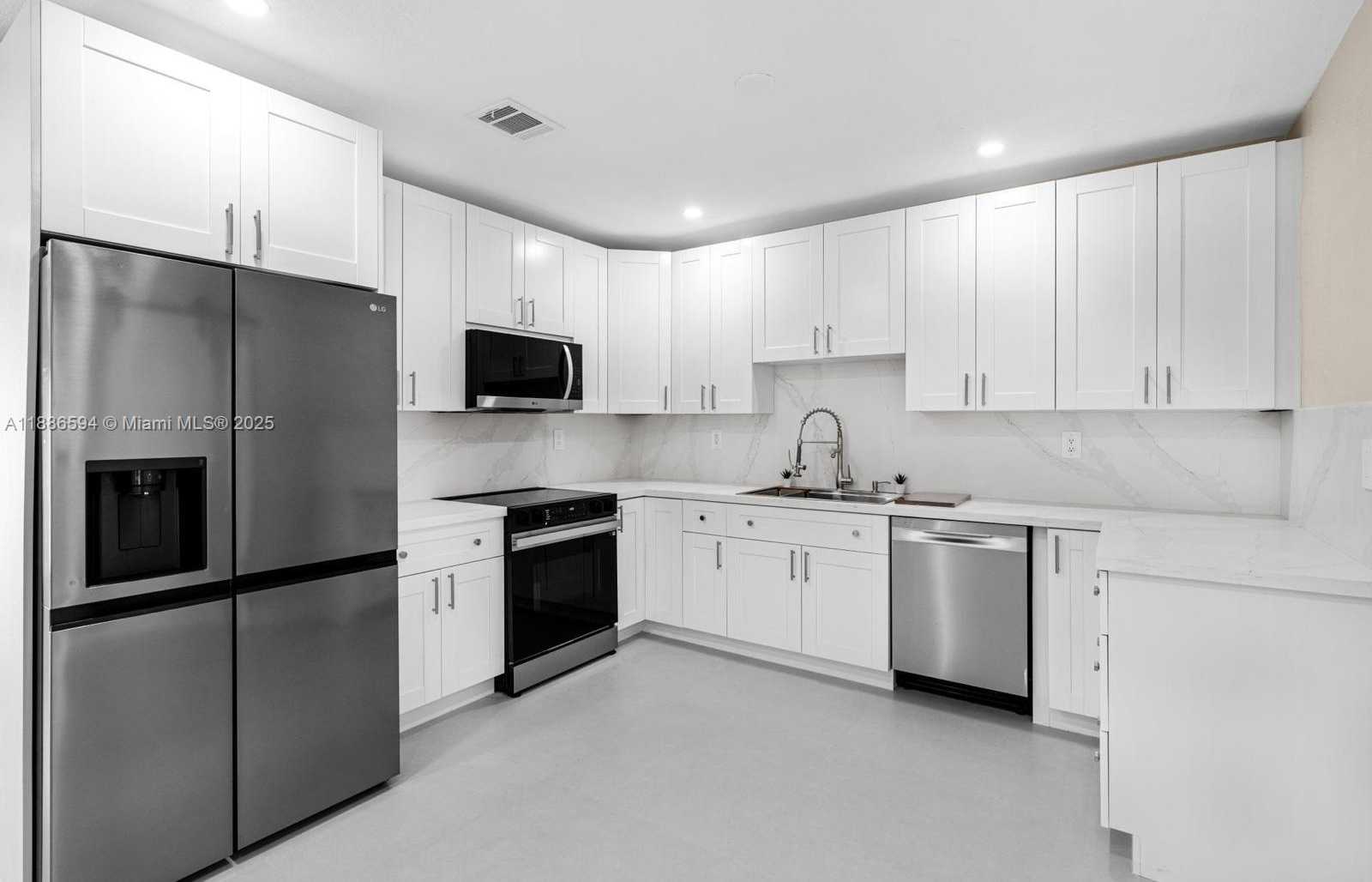 Small Image of 9300 MARINE DR, Cutler Bay Number 15