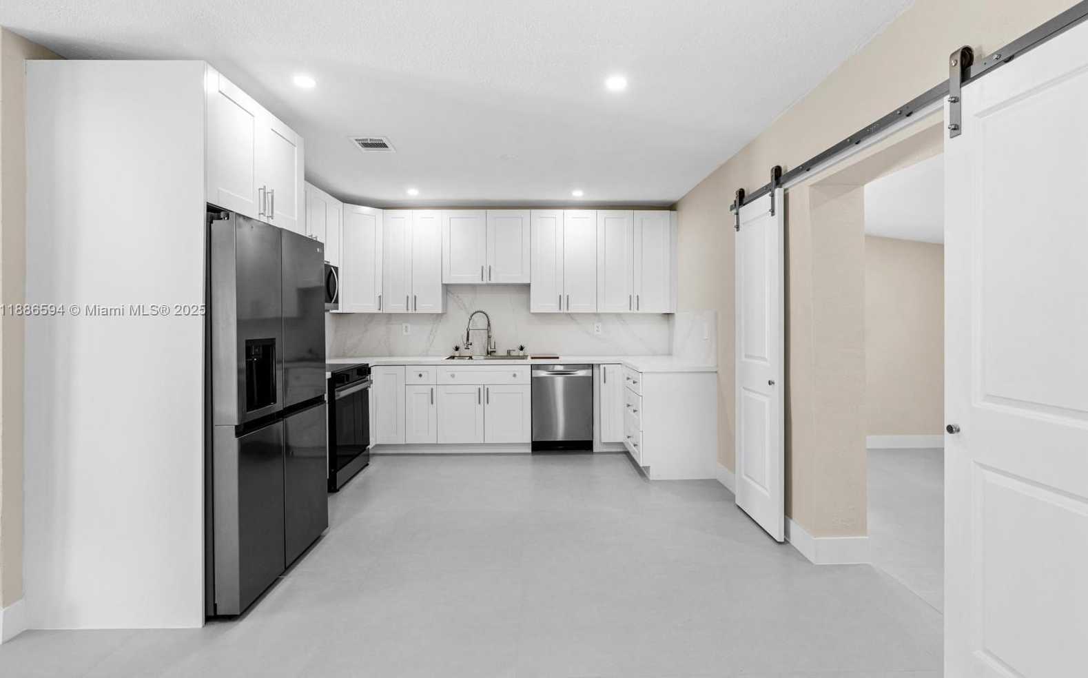 Small Image of 9300 MARINE DR, Cutler Bay Number 16