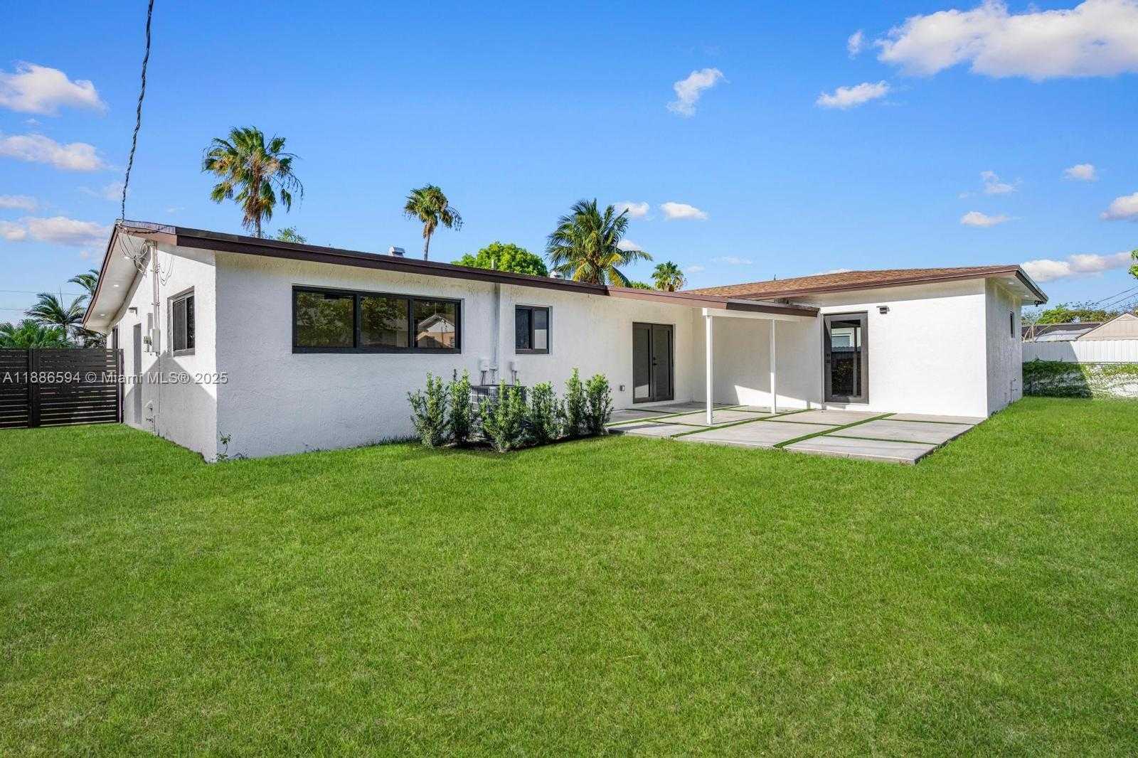 Small Image of 9300 MARINE DR, Cutler Bay Number 2