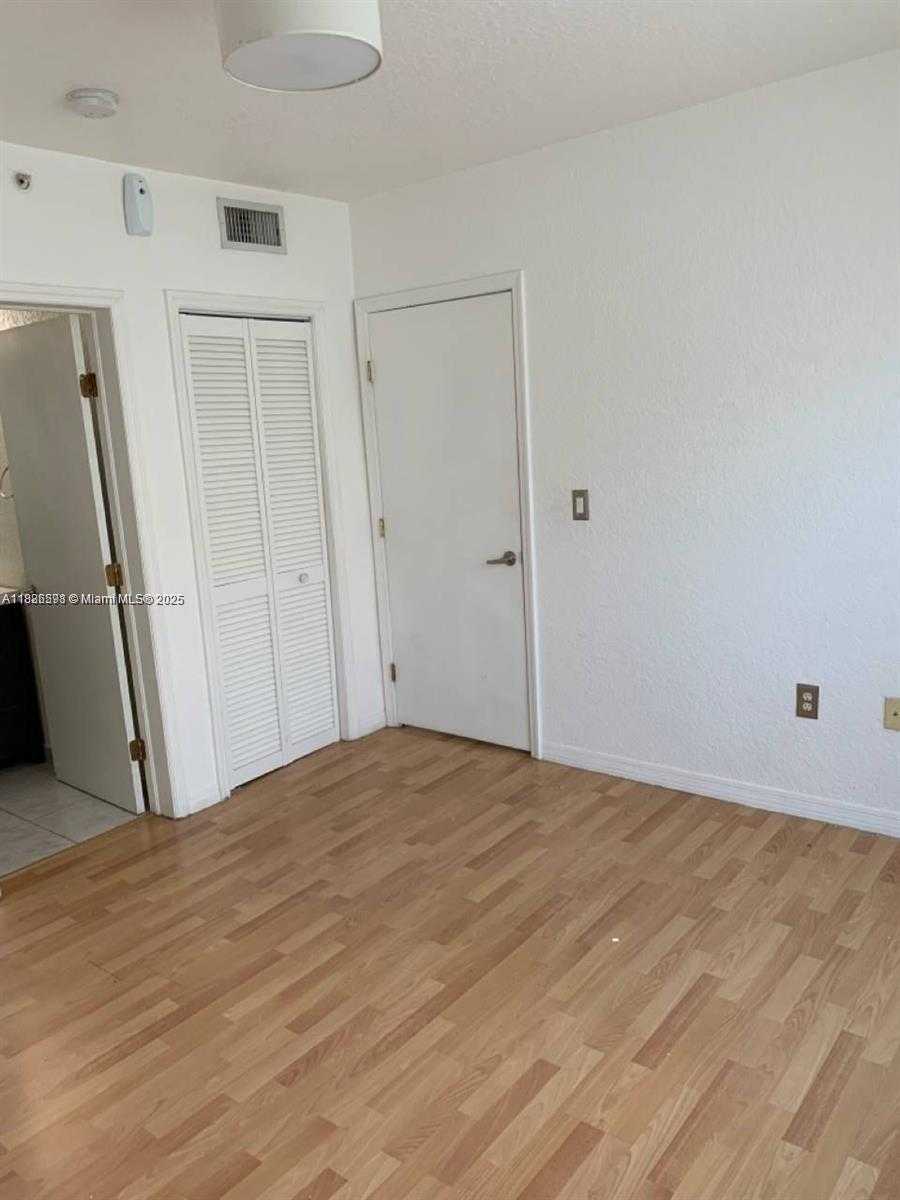 Small Image of 7326 COLLINS AVE #205, Miami Beach Number 10