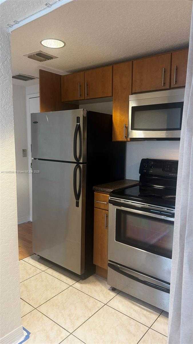 Small Image of 7326 COLLINS AVE #205, Miami Beach Number 2