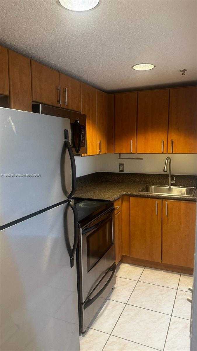 Small Image of 7326 COLLINS AVE #205, Miami Beach Number 3