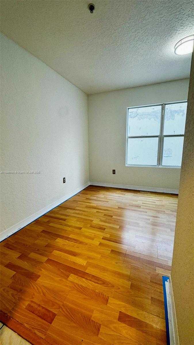 Small Image of 7326 COLLINS AVE #205, Miami Beach Number 4