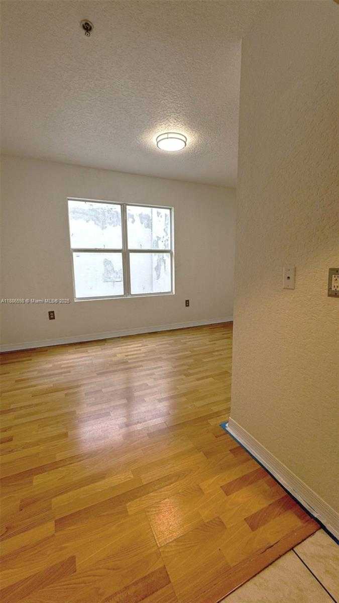 Small Image of 7326 COLLINS AVE #205, Miami Beach Number 5