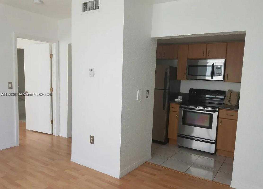 Small Image of 7326 COLLINS AVE #205, Miami Beach Number 6