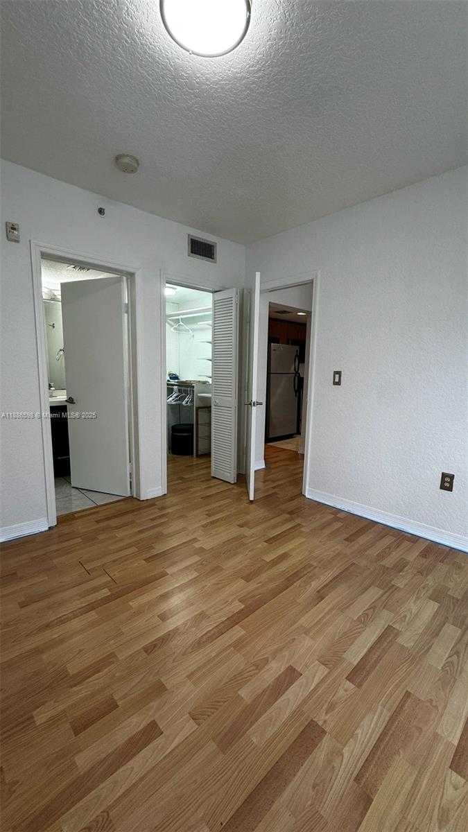 Small Image of 7326 COLLINS AVE #205, Miami Beach Number 9